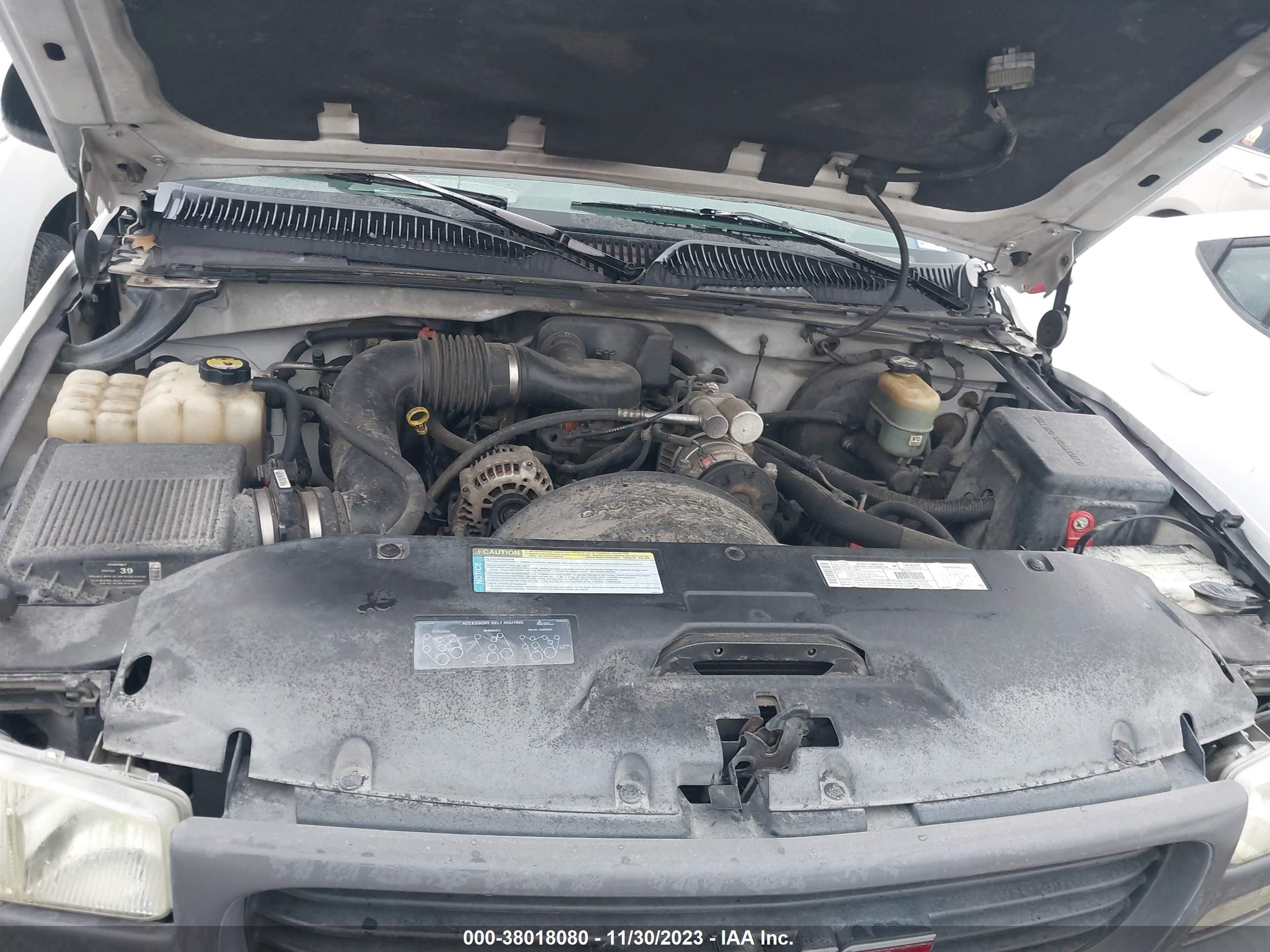 Photo 9 VIN: 1GTEC14W7YE220543 - GMC SIERRA 