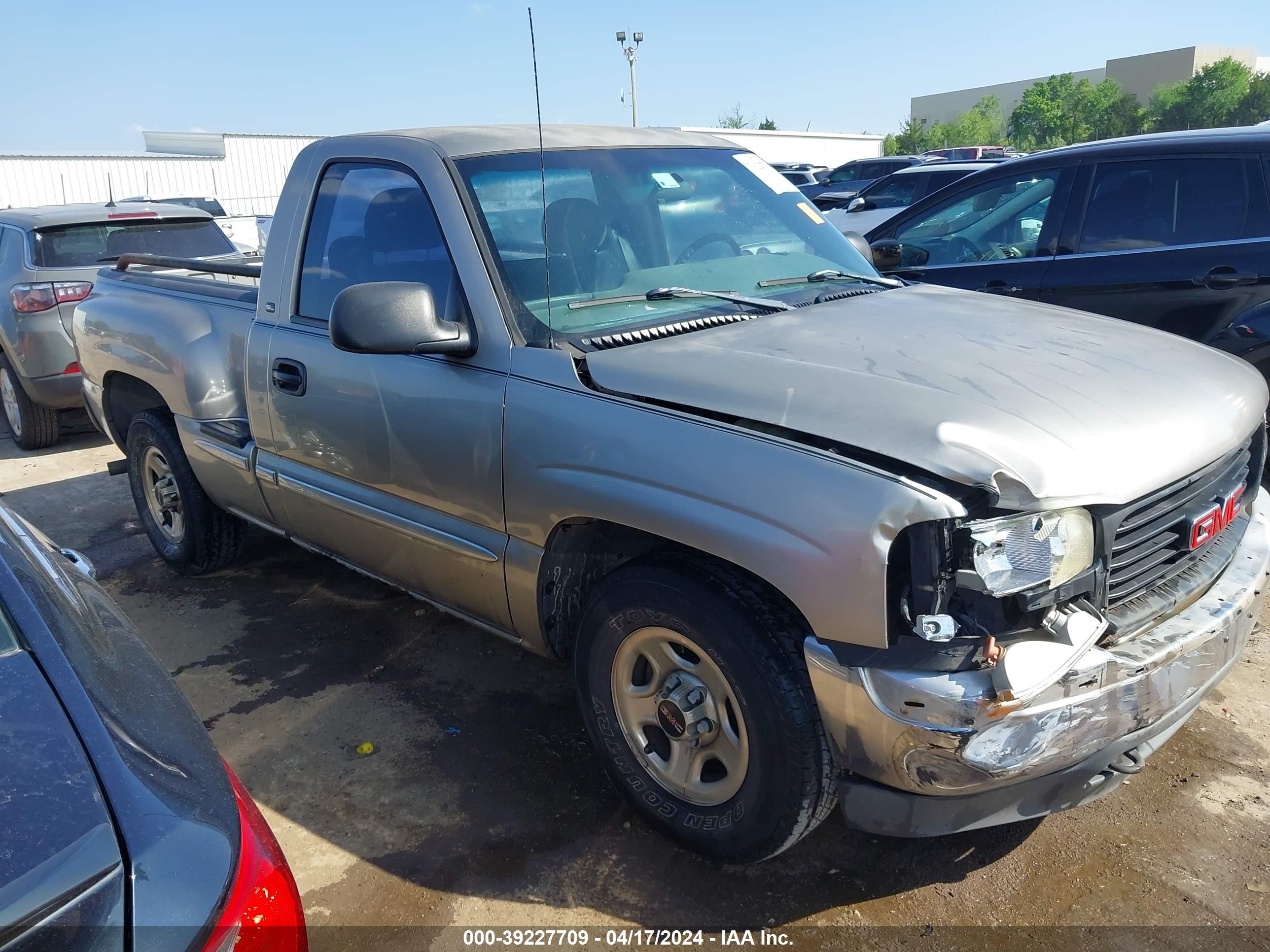 Photo 13 VIN: 1GTEC14W7YZ211060 - GMC SIERRA 