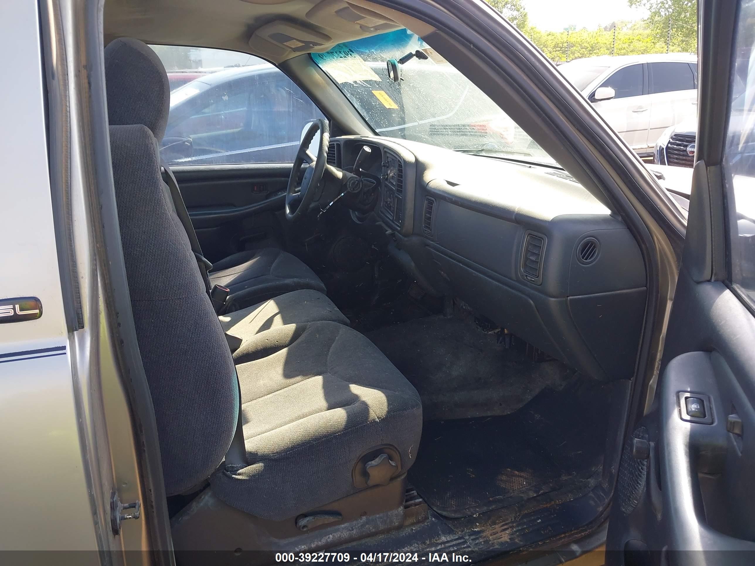 Photo 4 VIN: 1GTEC14W7YZ211060 - GMC SIERRA 