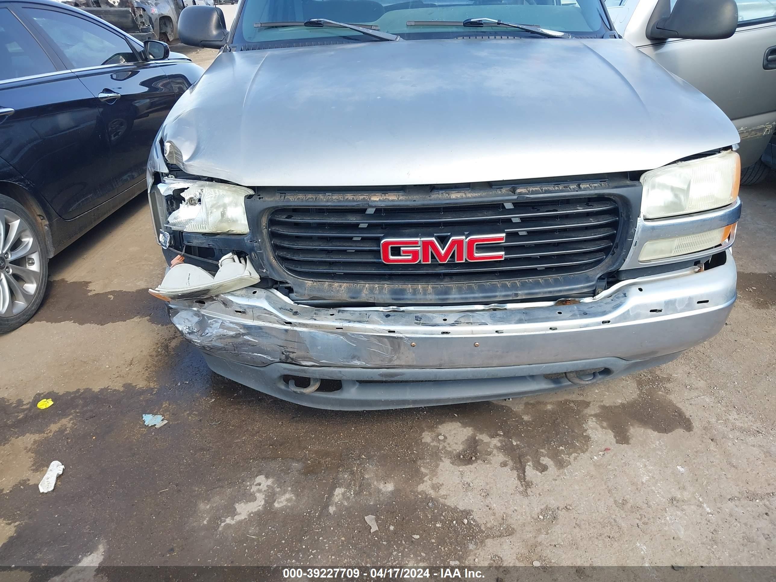 Photo 5 VIN: 1GTEC14W7YZ211060 - GMC SIERRA 