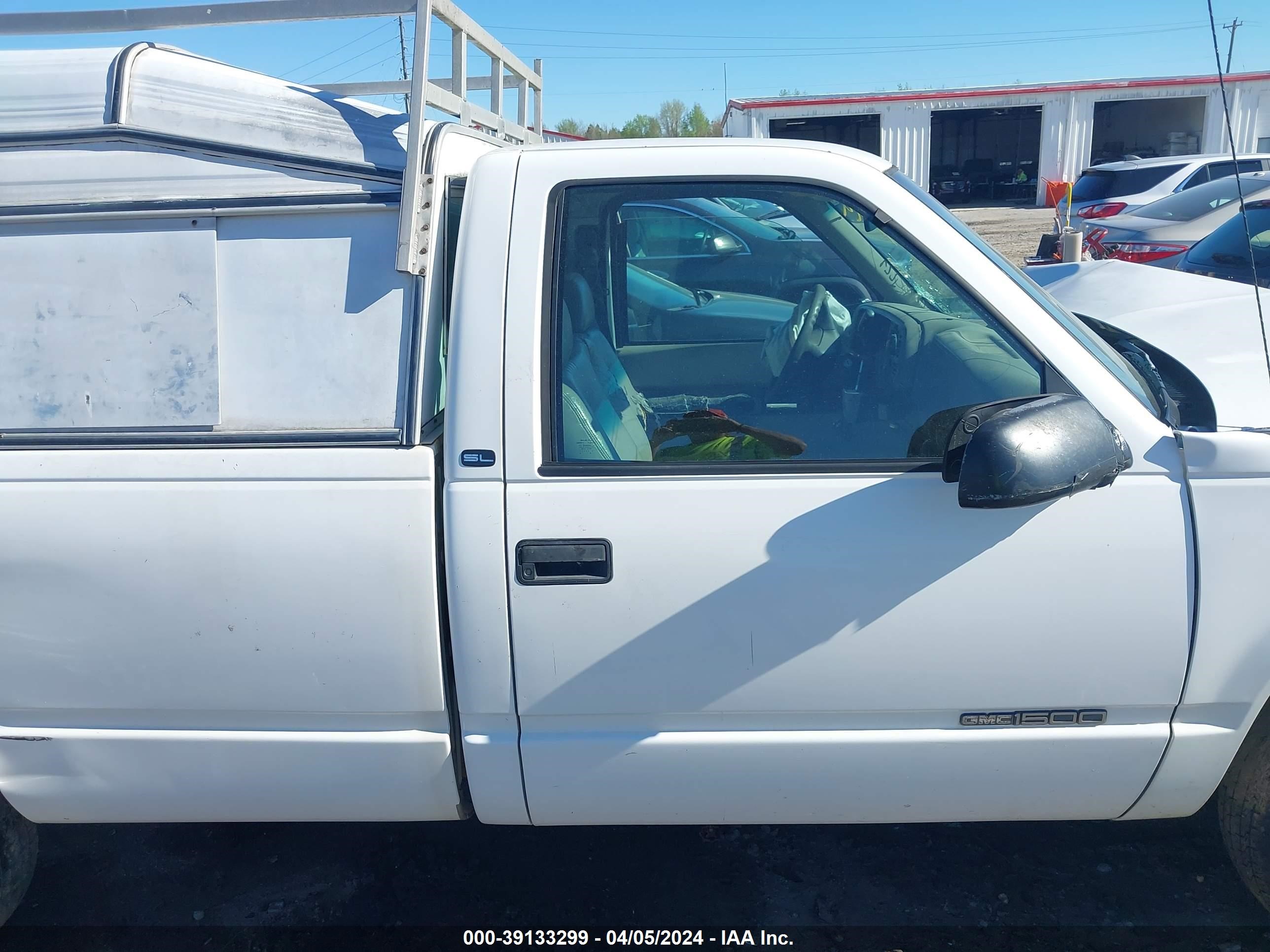 Photo 12 VIN: 1GTEC14W8WZ528374 - GMC SIERRA 