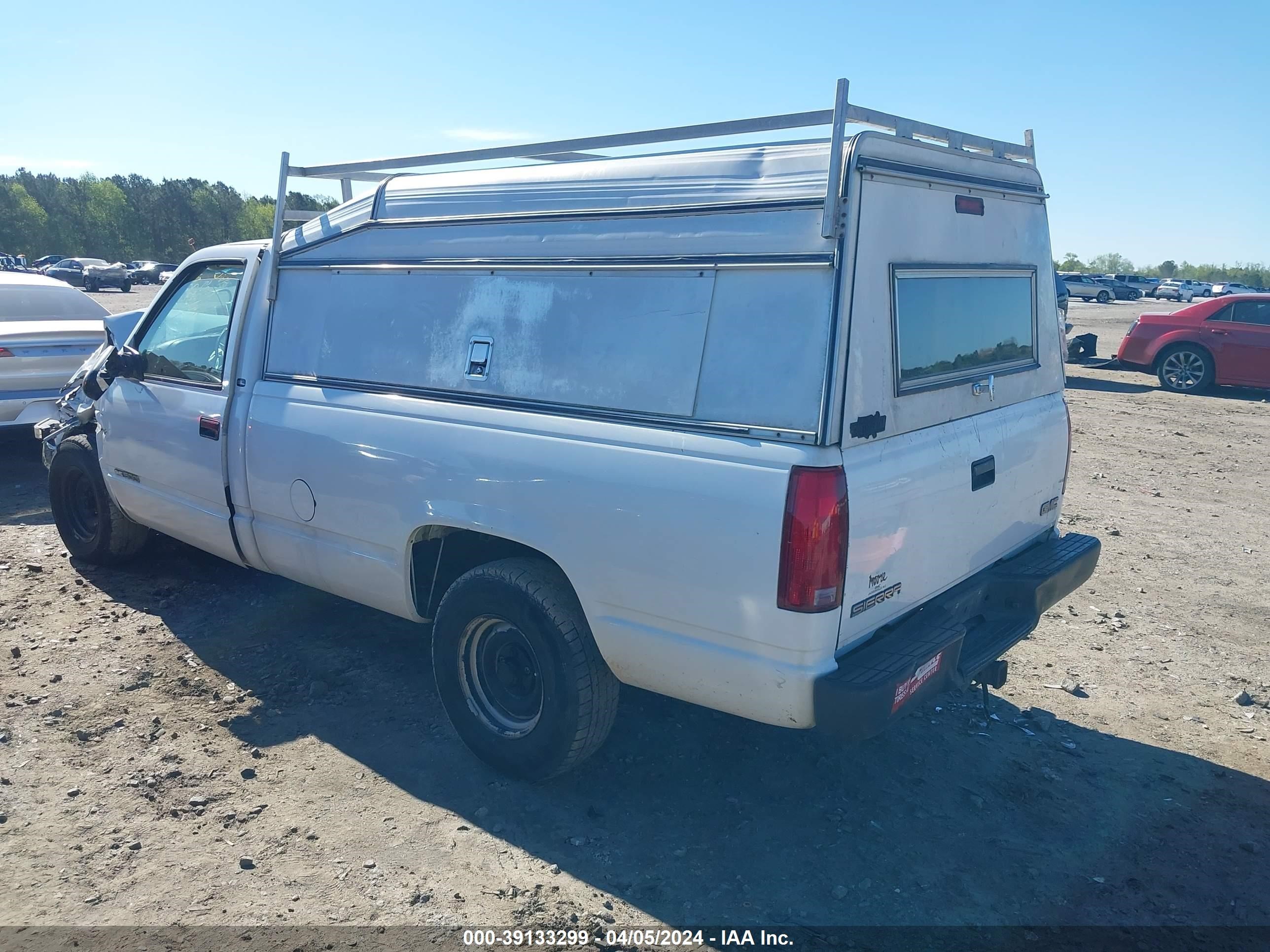 Photo 2 VIN: 1GTEC14W8WZ528374 - GMC SIERRA 