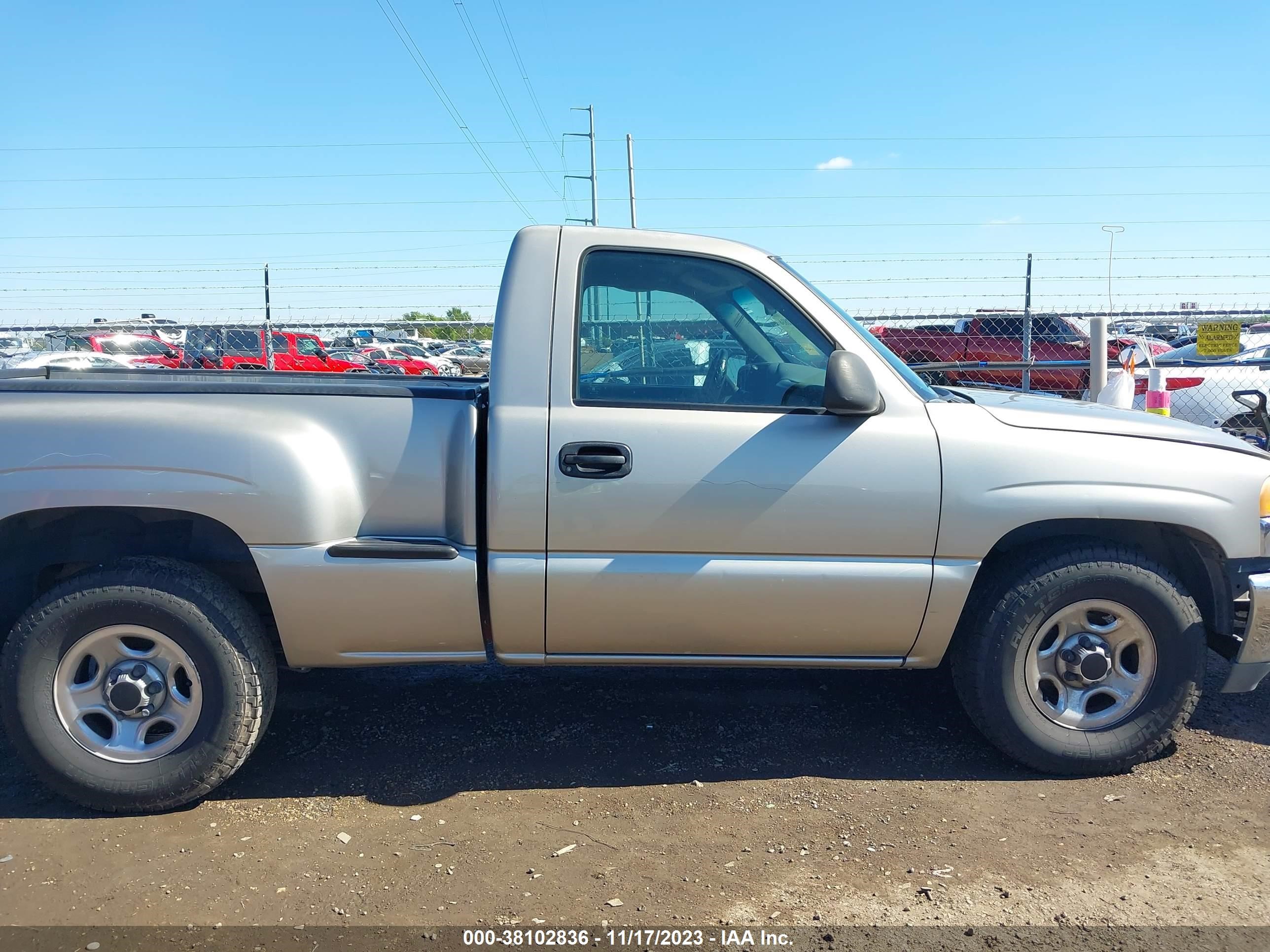 Photo 12 VIN: 1GTEC14WX2Z206748 - GMC SIERRA 