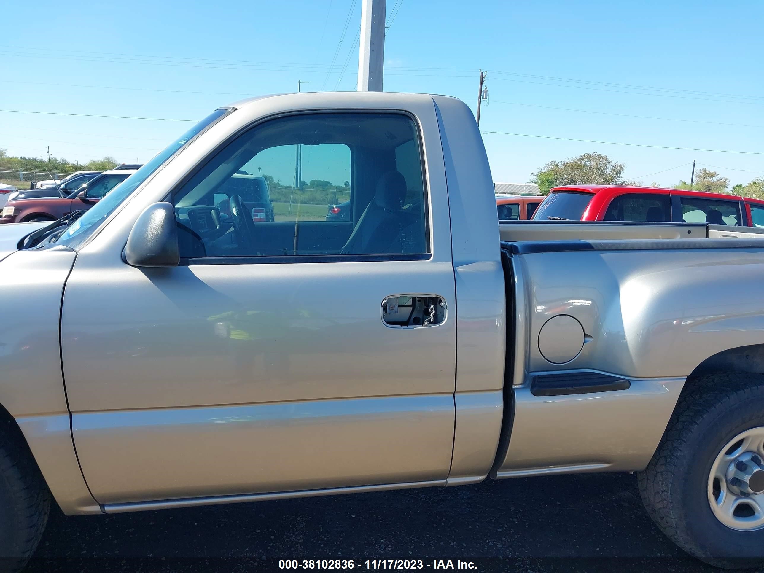 Photo 13 VIN: 1GTEC14WX2Z206748 - GMC SIERRA 