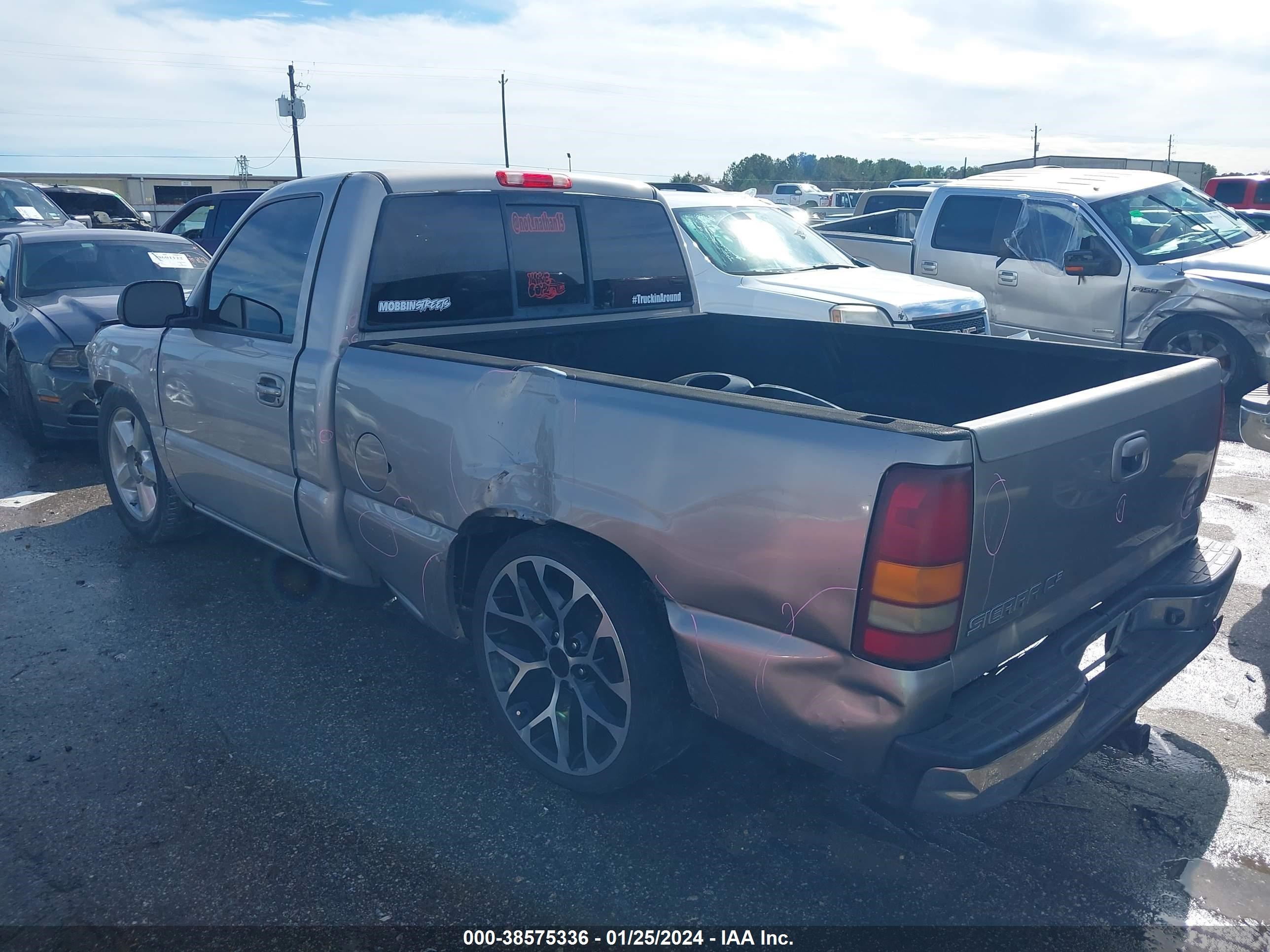 Photo 2 VIN: 1GTEC14X25Z161429 - GMC SIERRA 