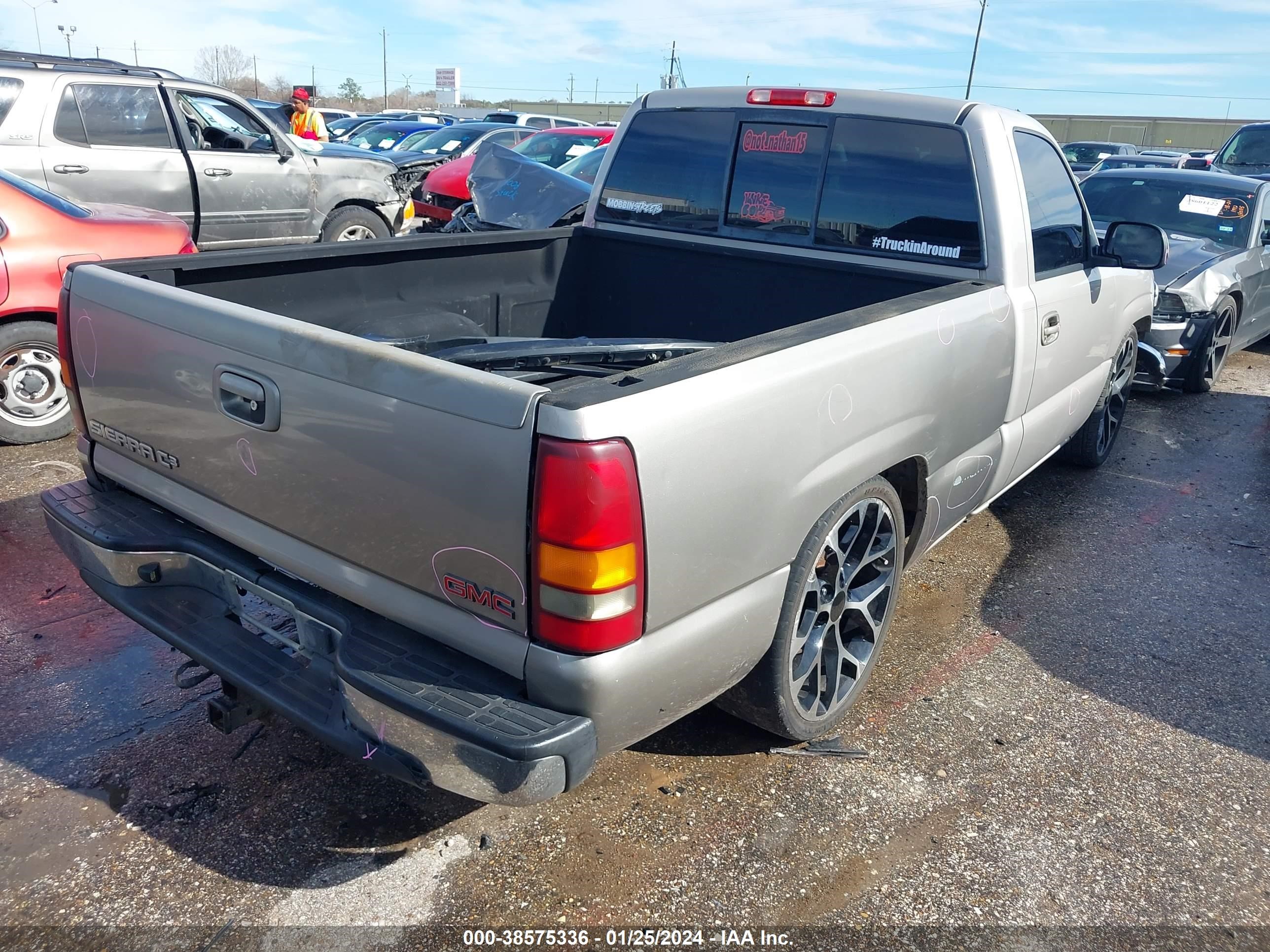 Photo 3 VIN: 1GTEC14X25Z161429 - GMC SIERRA 