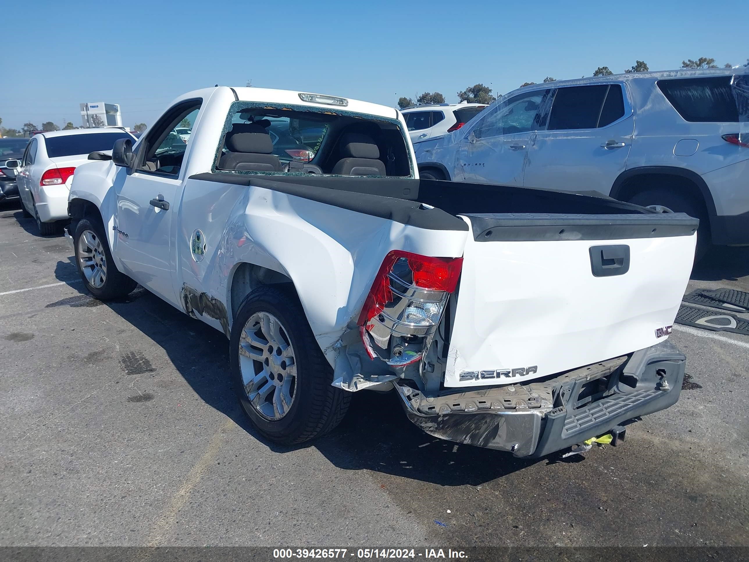 Photo 2 VIN: 1GTEC14X28Z212139 - GMC SIERRA 