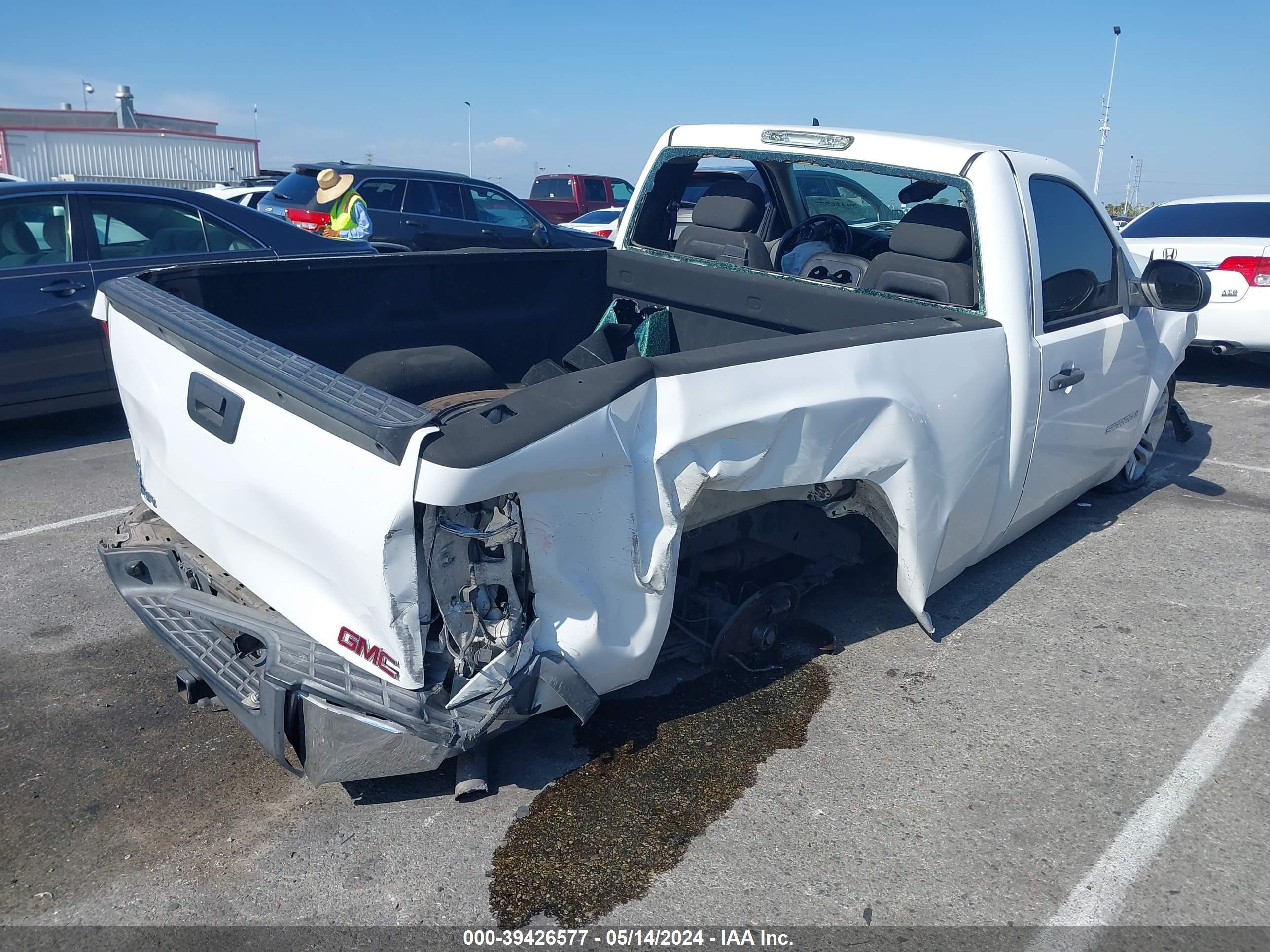 Photo 3 VIN: 1GTEC14X28Z212139 - GMC SIERRA 