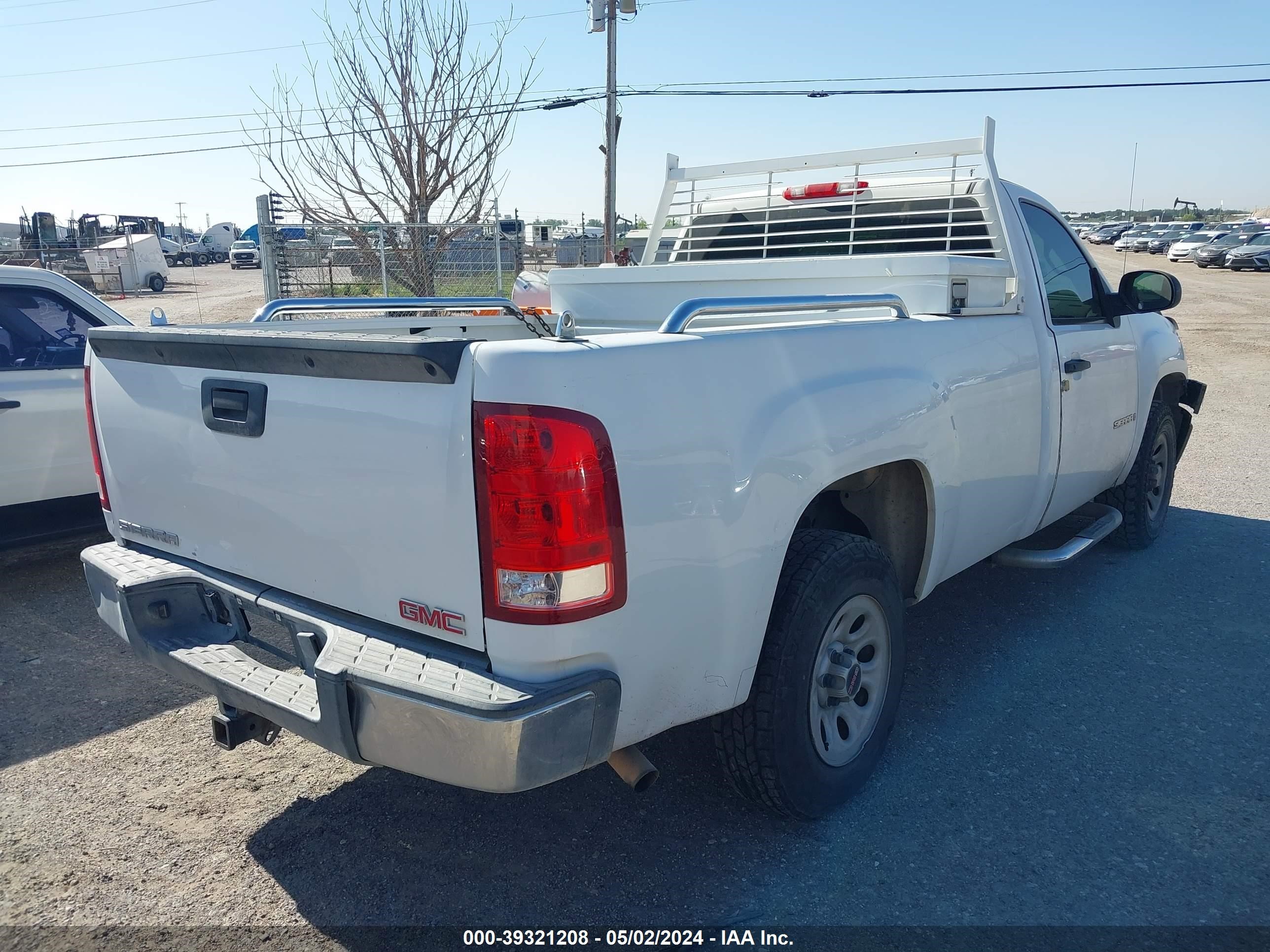 Photo 3 VIN: 1GTEC14X38Z314307 - GMC SIERRA 