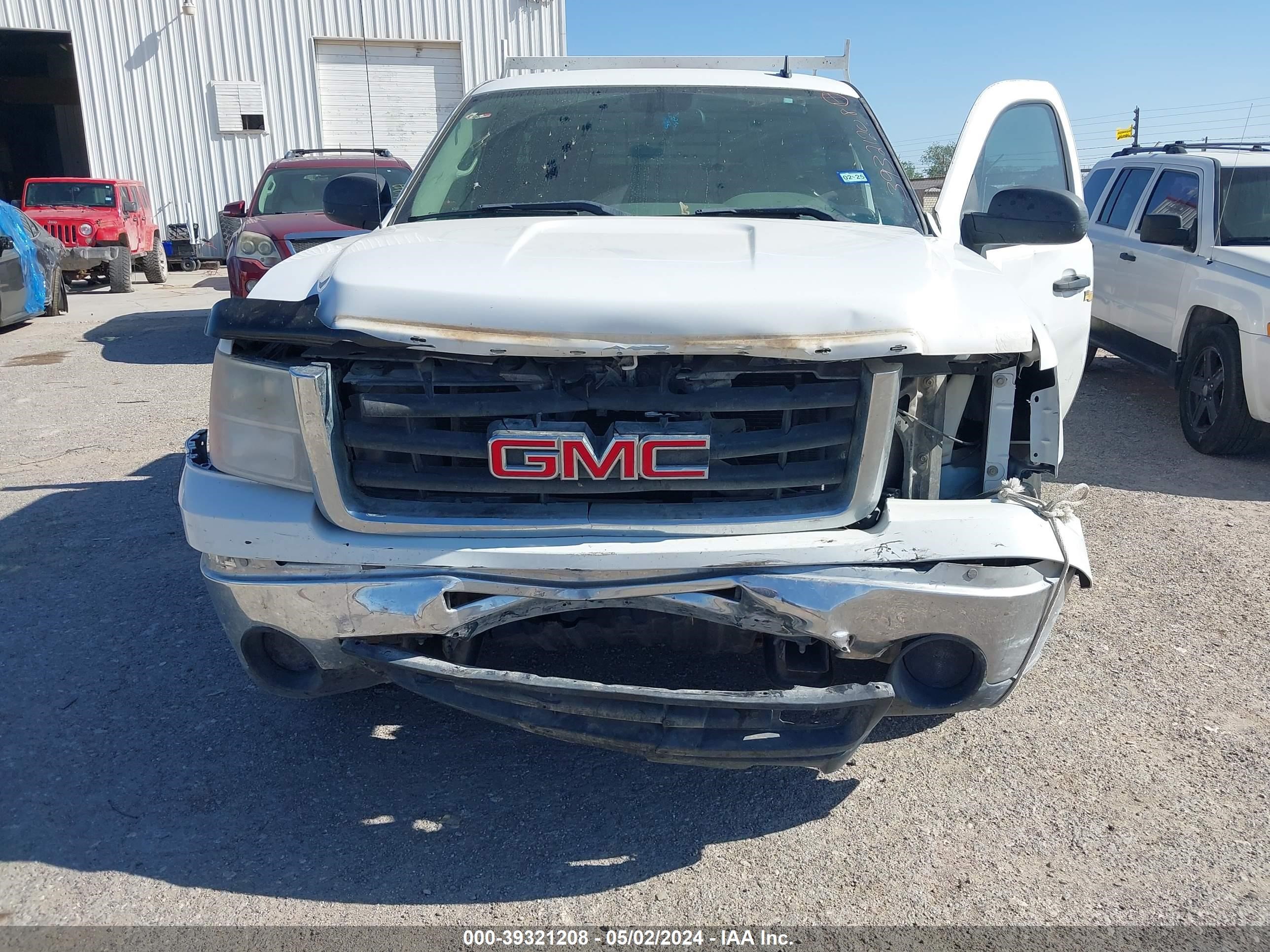 Photo 5 VIN: 1GTEC14X38Z314307 - GMC SIERRA 