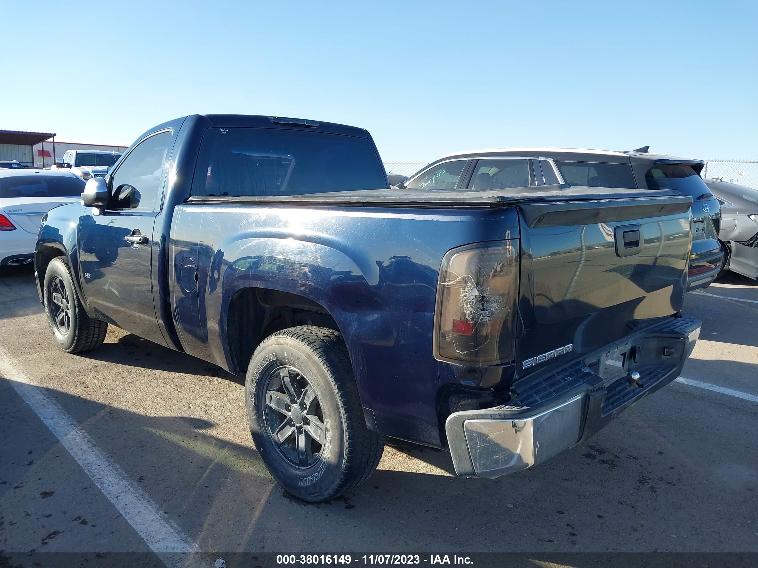 Photo 2 VIN: 1GTEC14X68Z313104 - GMC SIERRA 