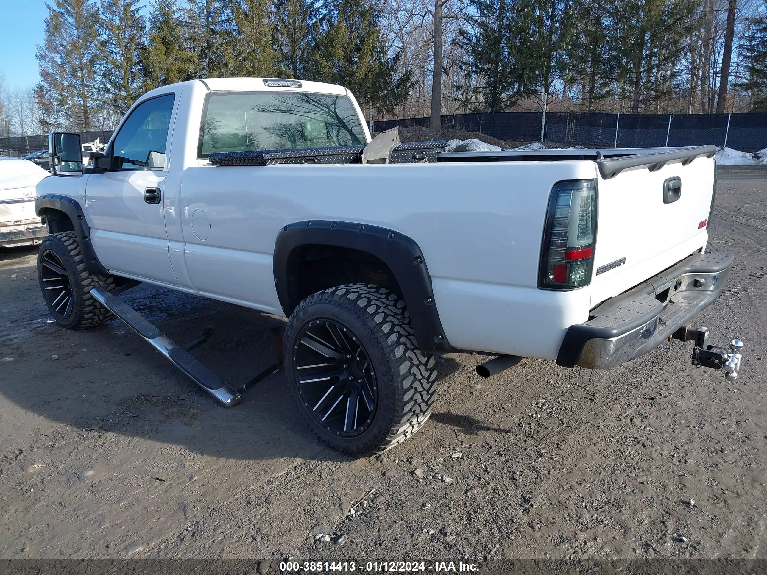 Photo 2 VIN: 1GTEC14X83Z281037 - GMC SIERRA 