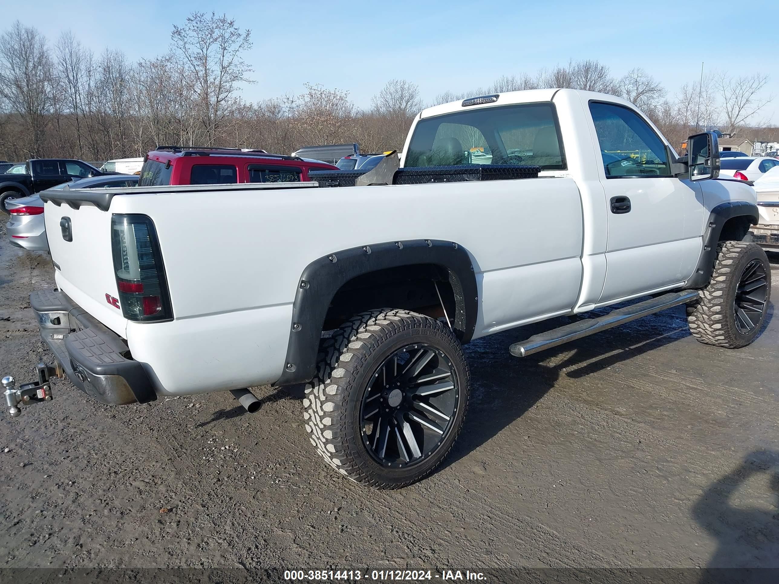 Photo 3 VIN: 1GTEC14X83Z281037 - GMC SIERRA 