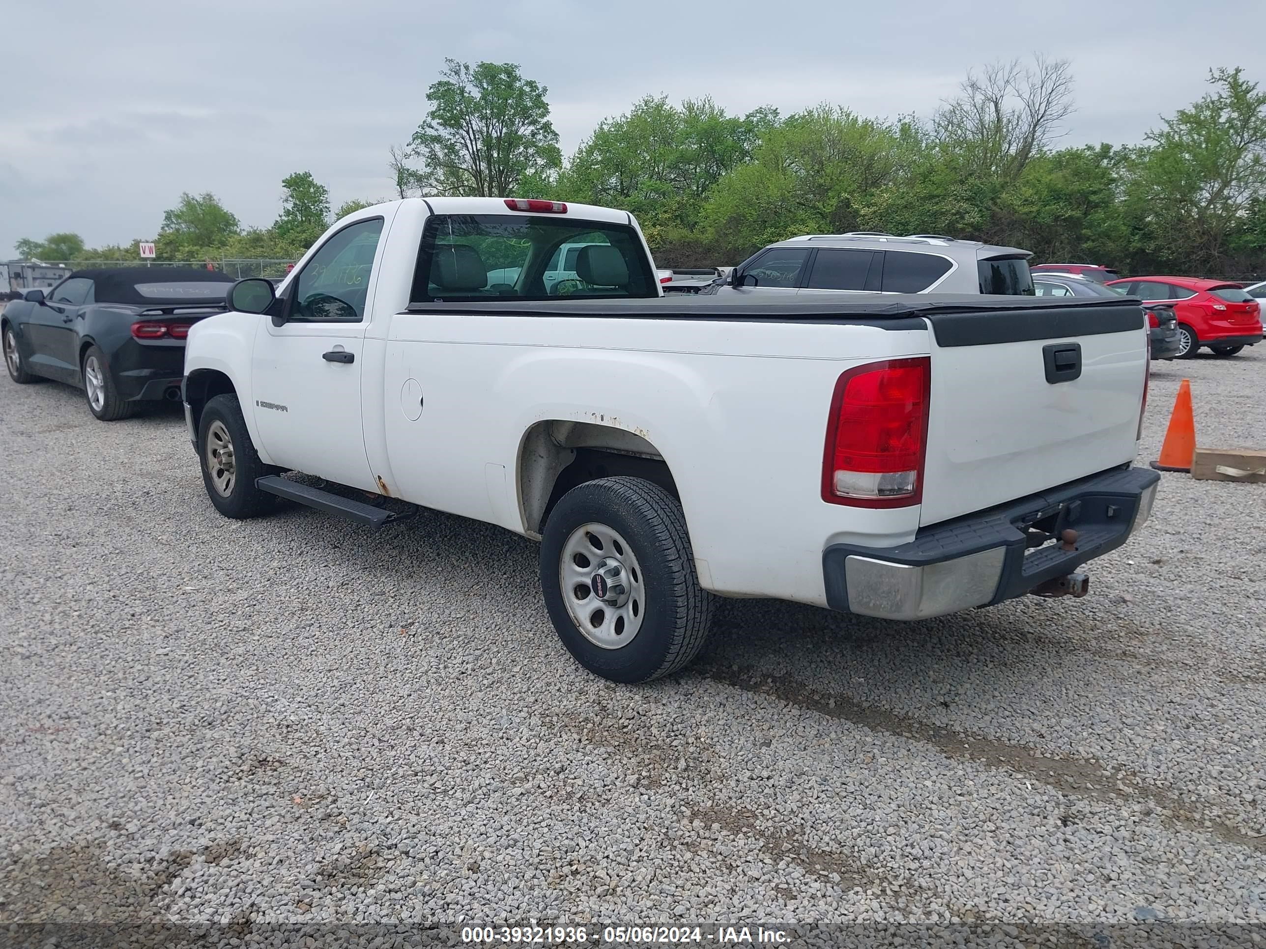 Photo 2 VIN: 1GTEC14X98Z252069 - GMC SIERRA 