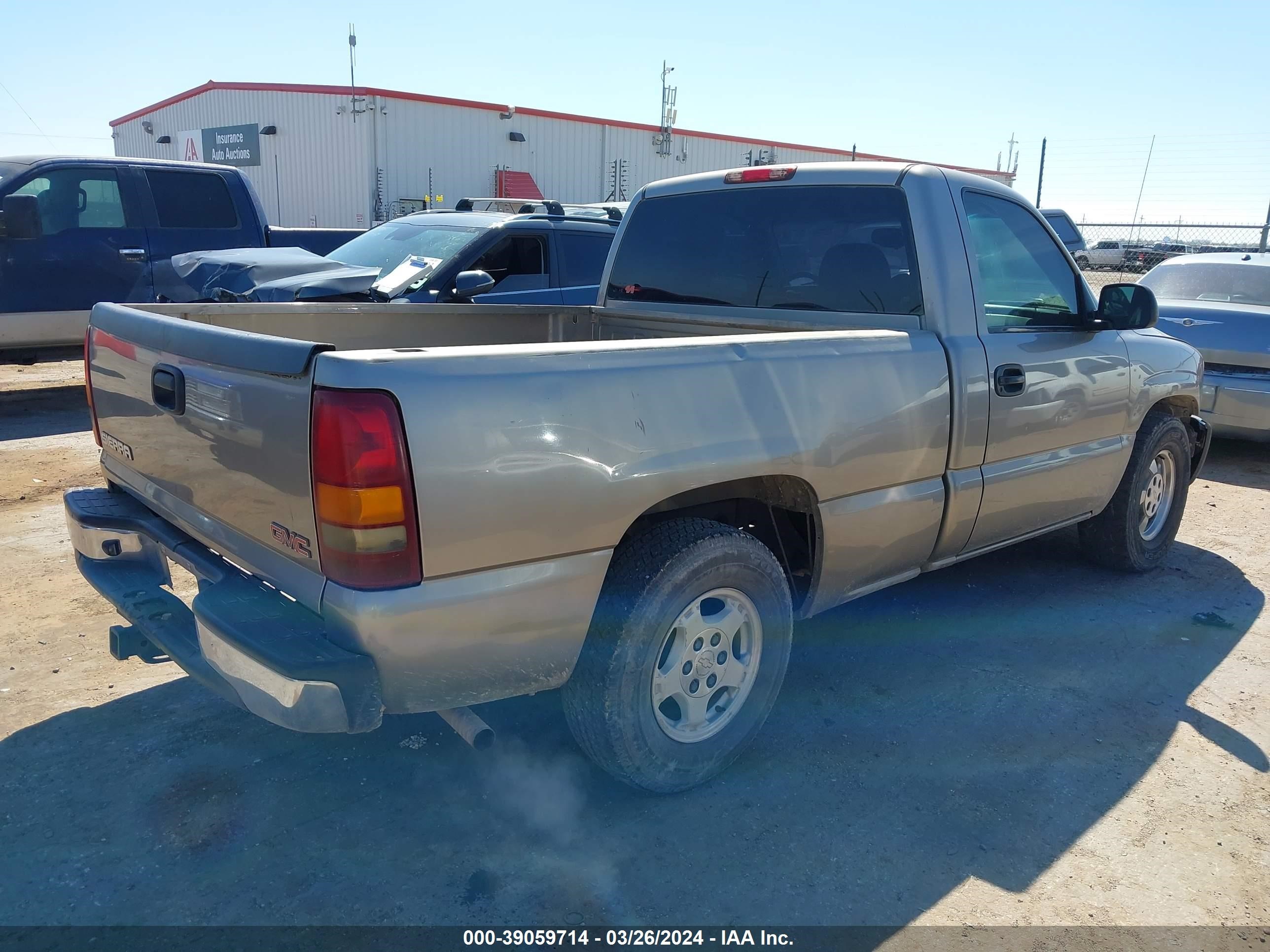 Photo 3 VIN: 1GTEC14XX3Z158727 - GMC SIERRA 