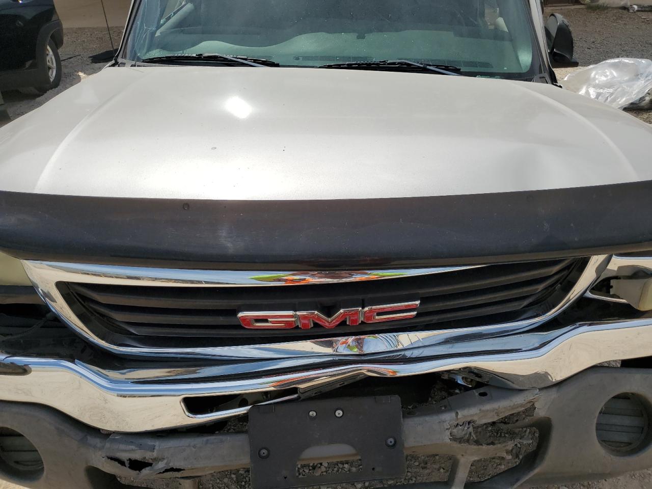 Photo 10 VIN: 1GTEC14XX4Z218281 - GMC SIERRA 