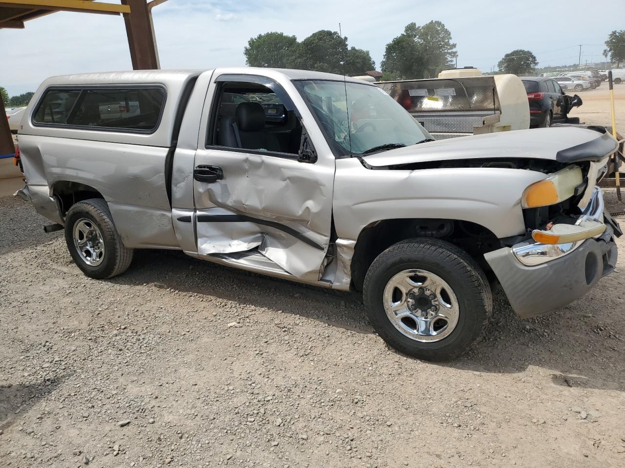 Photo 3 VIN: 1GTEC14XX4Z218281 - GMC SIERRA 