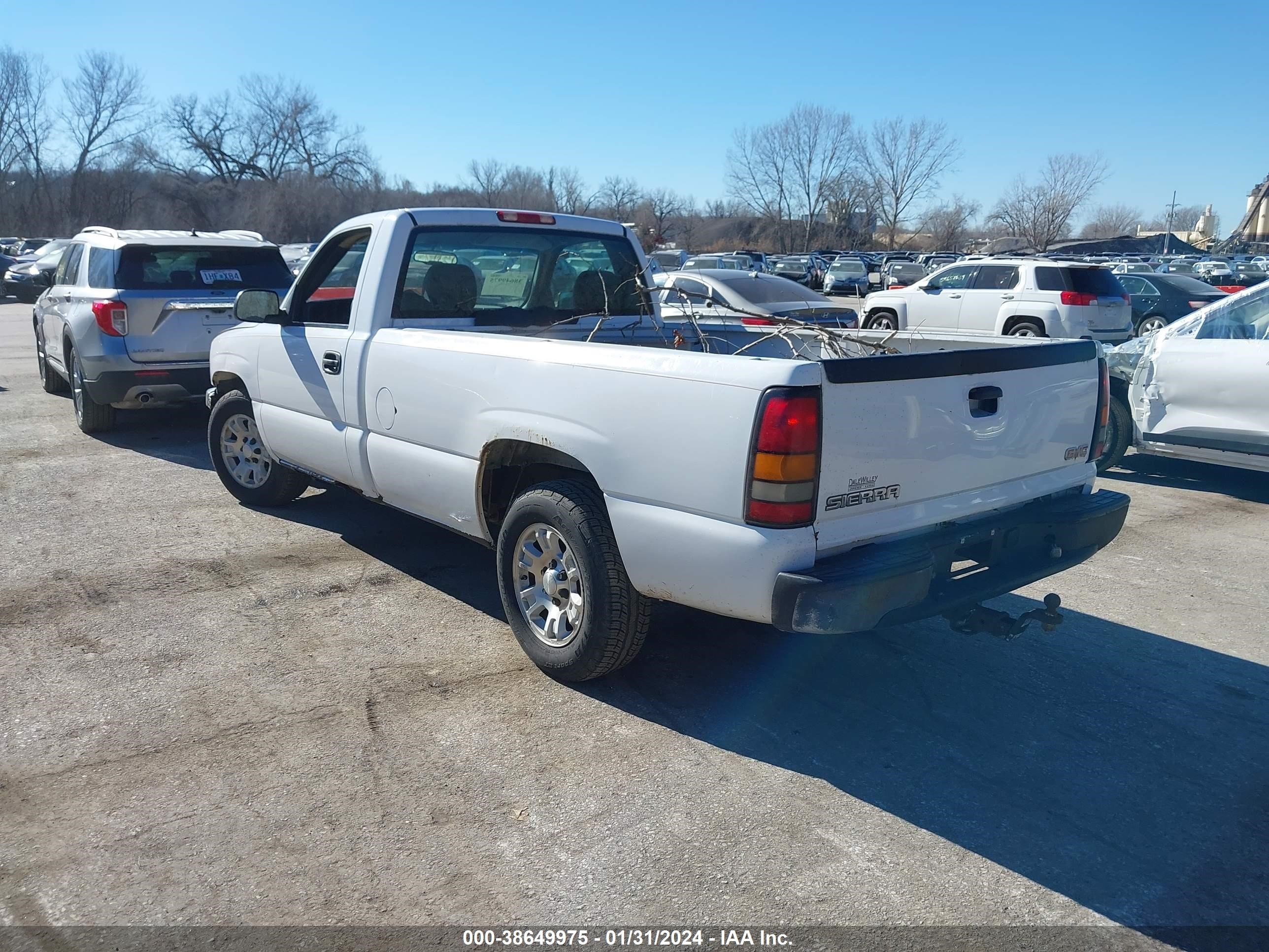 Photo 2 VIN: 1GTEC14XX7Z152397 - GMC SIERRA 