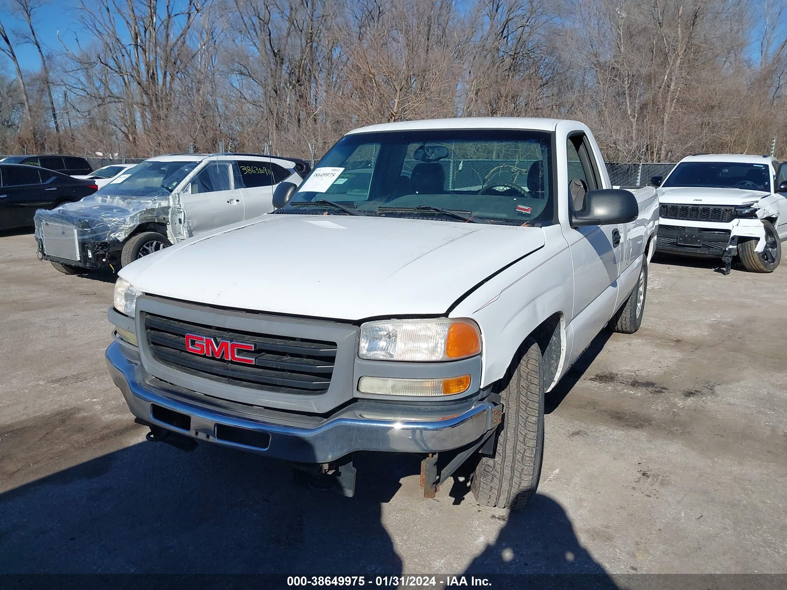 Photo 5 VIN: 1GTEC14XX7Z152397 - GMC SIERRA 