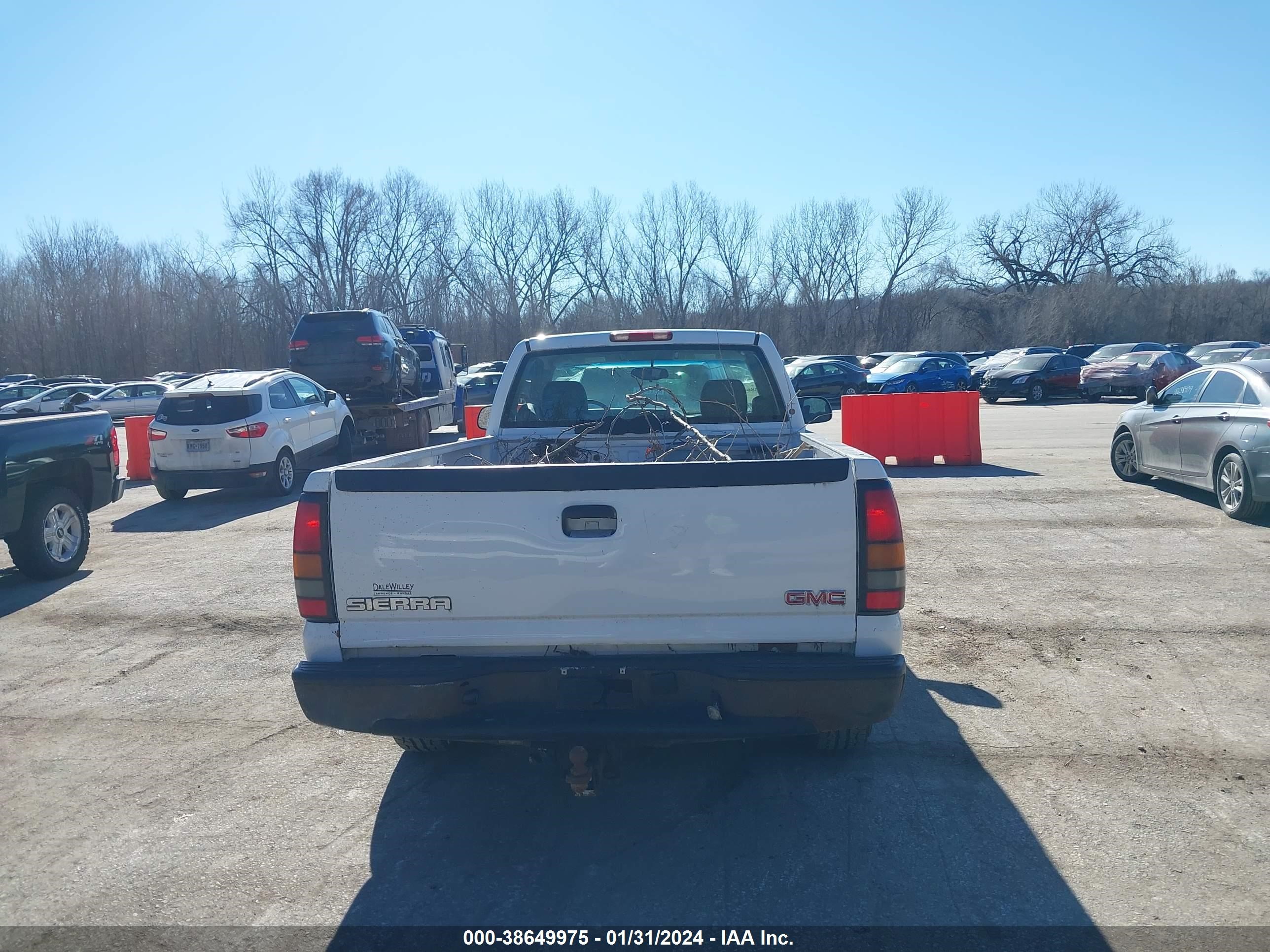 Photo 7 VIN: 1GTEC14XX7Z152397 - GMC SIERRA 