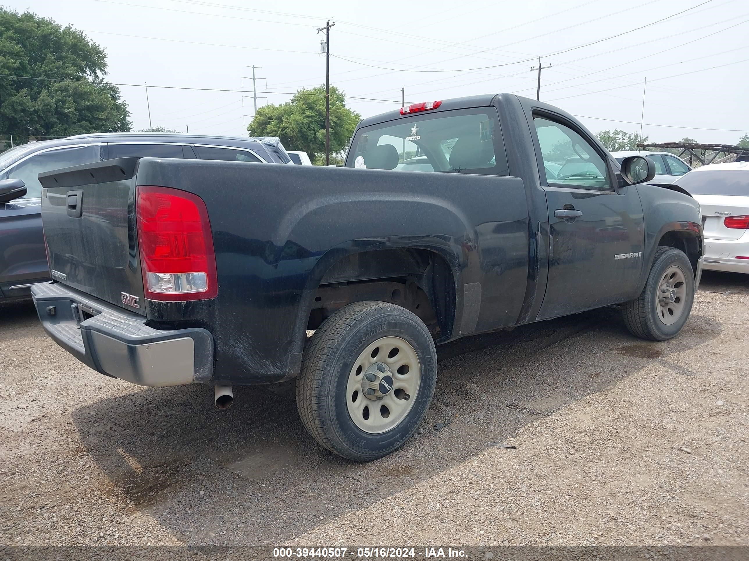 Photo 7 VIN: 1GTEC14XX8Z126271 - GMC SIERRA 