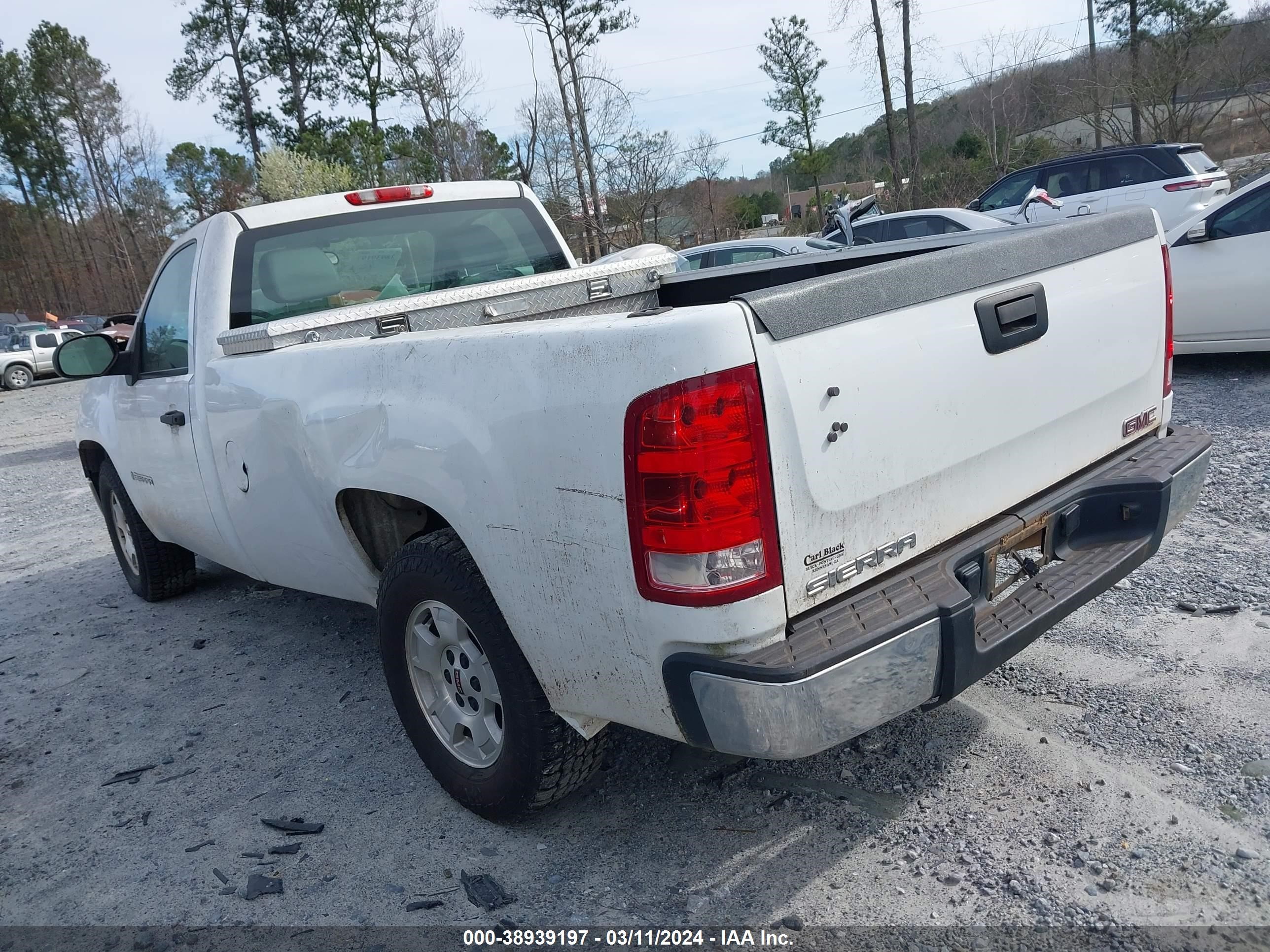 Photo 2 VIN: 1GTEC14XX8Z136878 - GMC SIERRA 