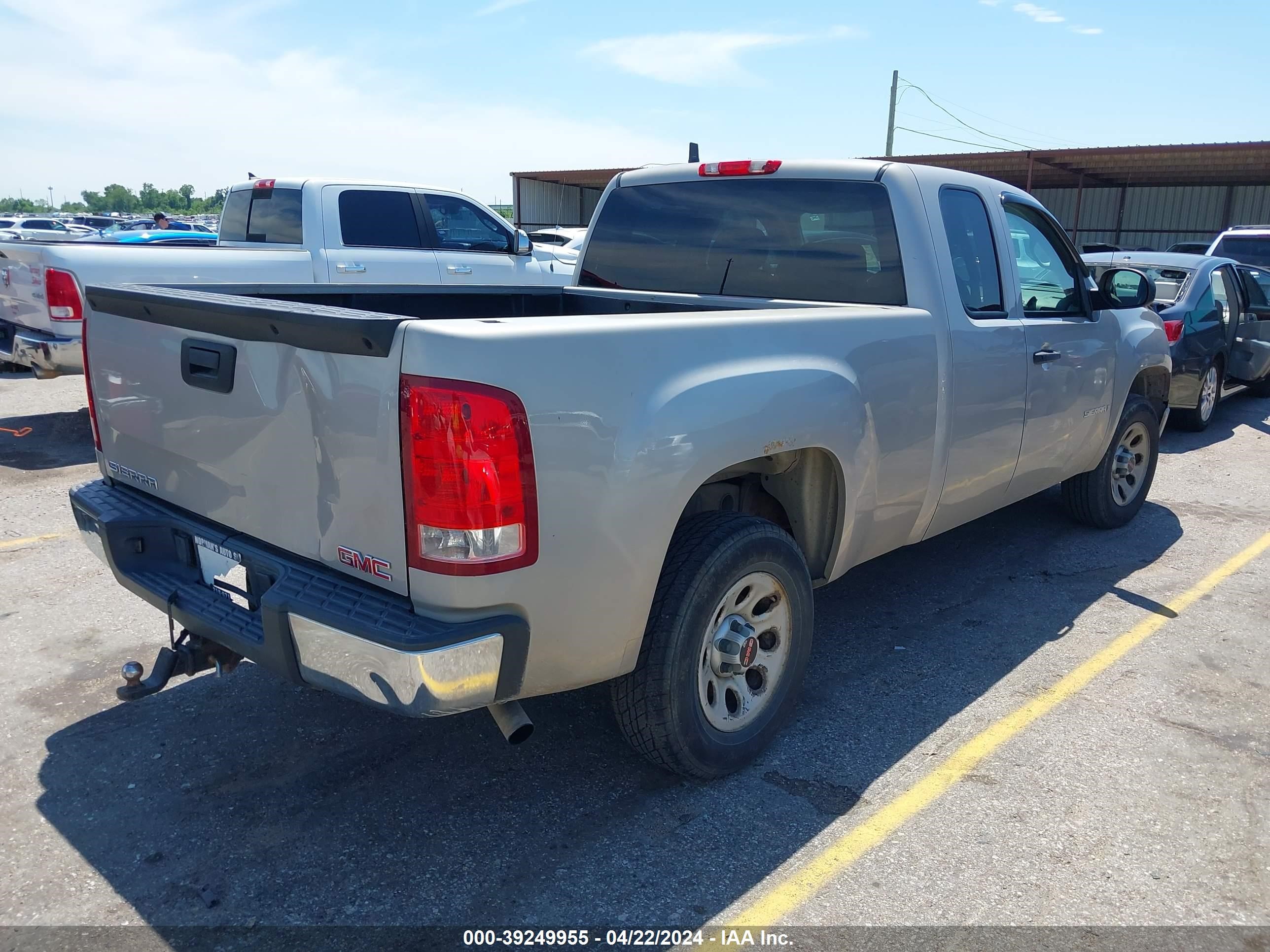 Photo 3 VIN: 1GTEC19C88Z188371 - GMC SIERRA 