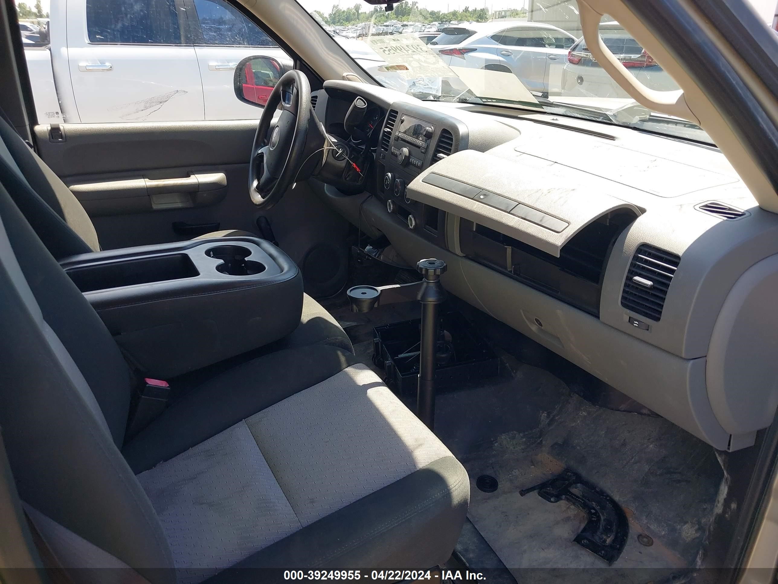 Photo 4 VIN: 1GTEC19C88Z188371 - GMC SIERRA 