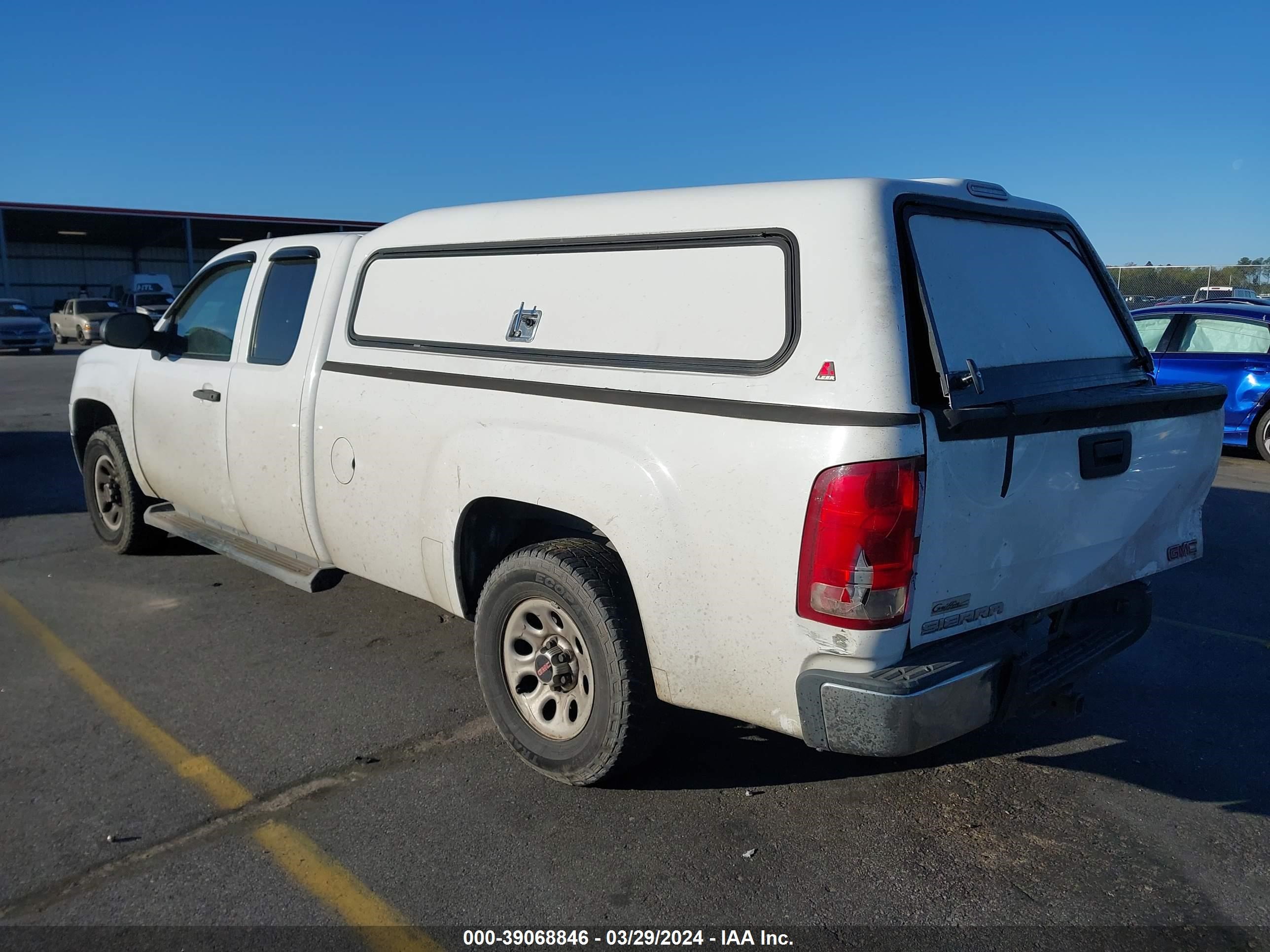 Photo 2 VIN: 1GTEC19J29E146656 - GMC SIERRA 