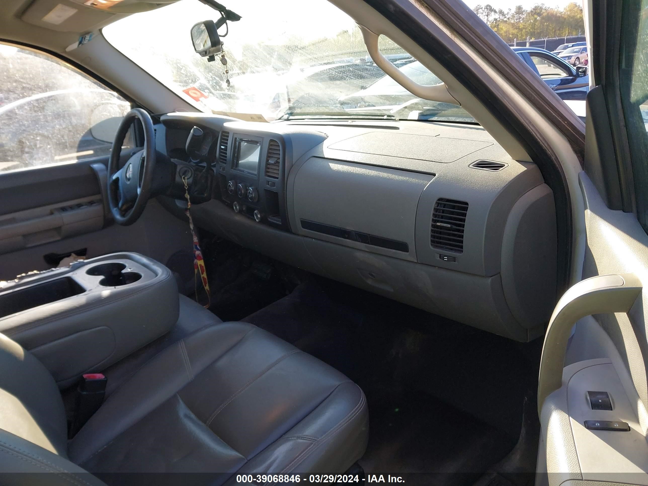 Photo 4 VIN: 1GTEC19J29E146656 - GMC SIERRA 