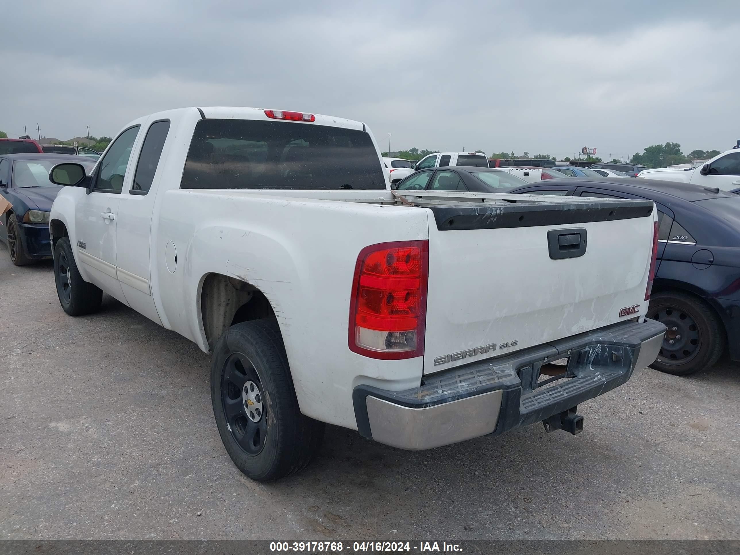 Photo 2 VIN: 1GTEC19J48Z287252 - GMC SIERRA 