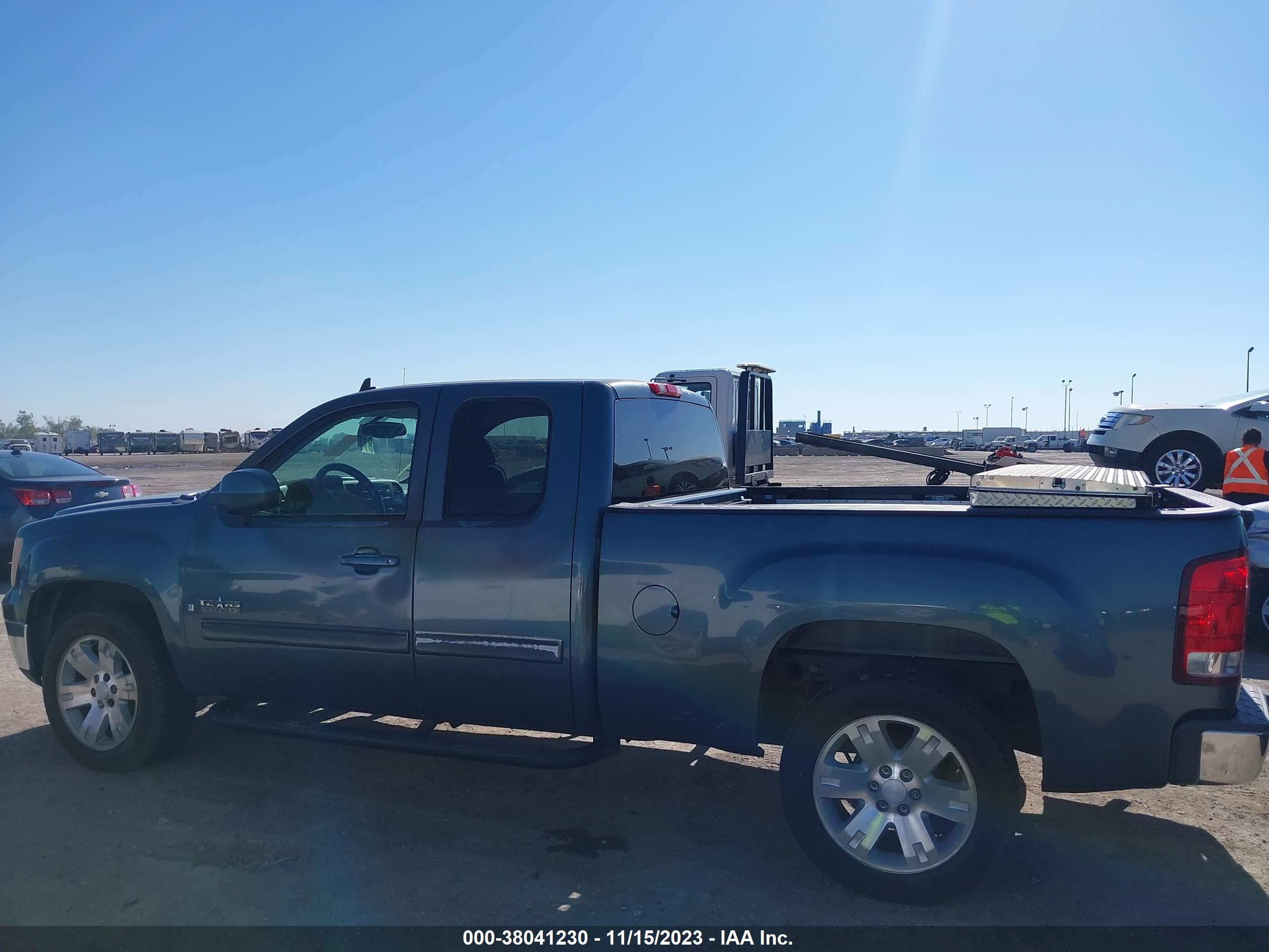 Photo 13 VIN: 1GTEC19J58Z276308 - GMC SIERRA 