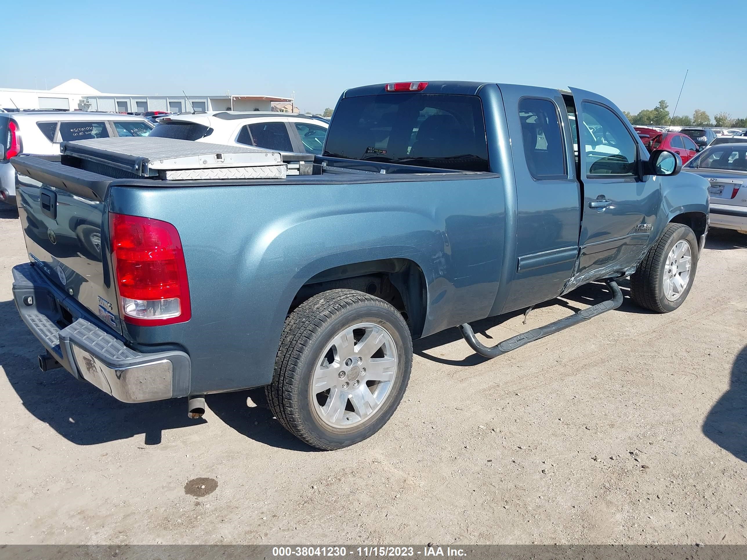 Photo 3 VIN: 1GTEC19J58Z276308 - GMC SIERRA 