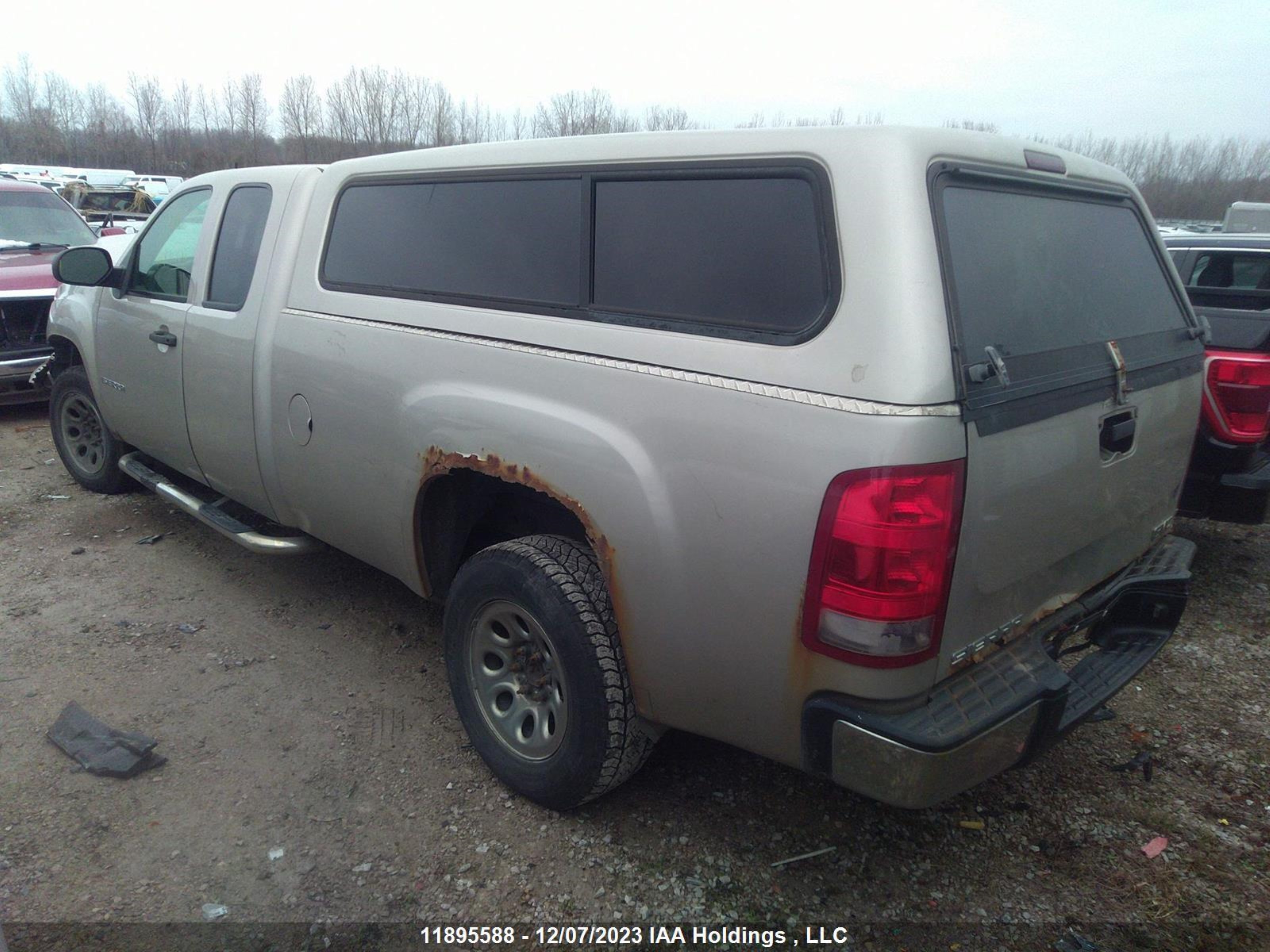 Photo 2 VIN: 1GTEC19J77E580942 - GMC NULL 