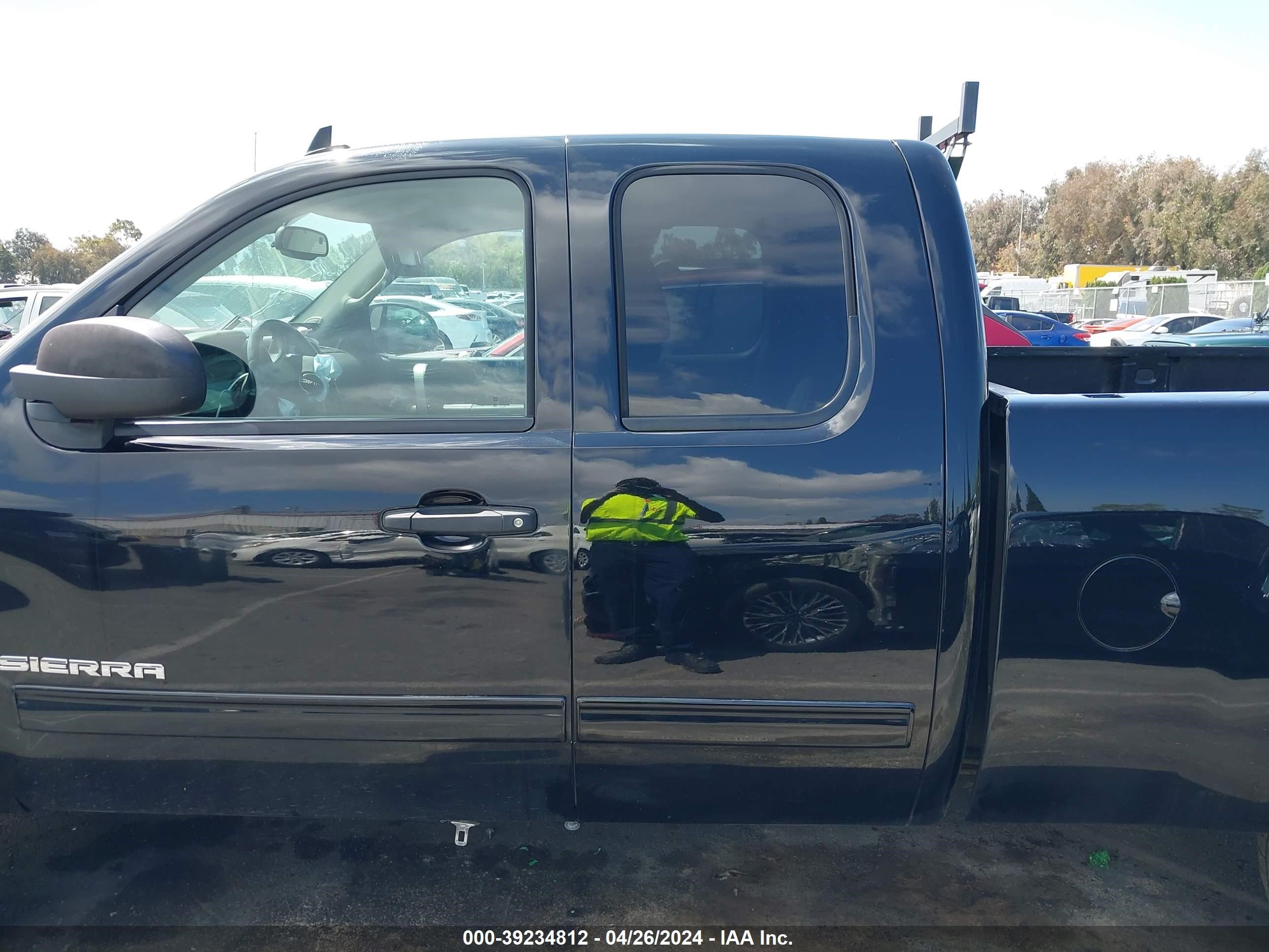 Photo 13 VIN: 1GTEC19JX8Z249007 - GMC SIERRA 