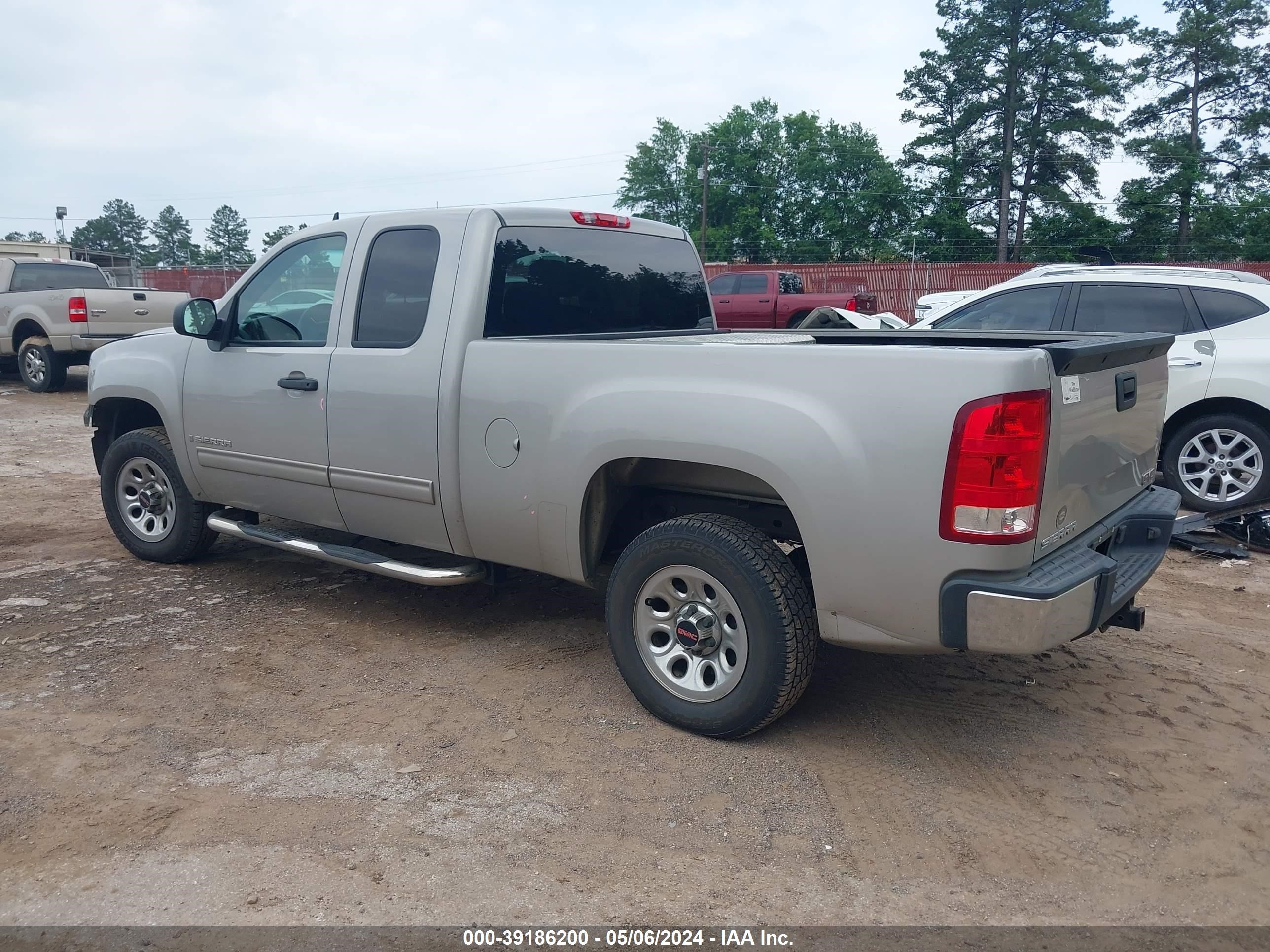 Photo 2 VIN: 1GTEC19JX9Z171779 - GMC SIERRA 