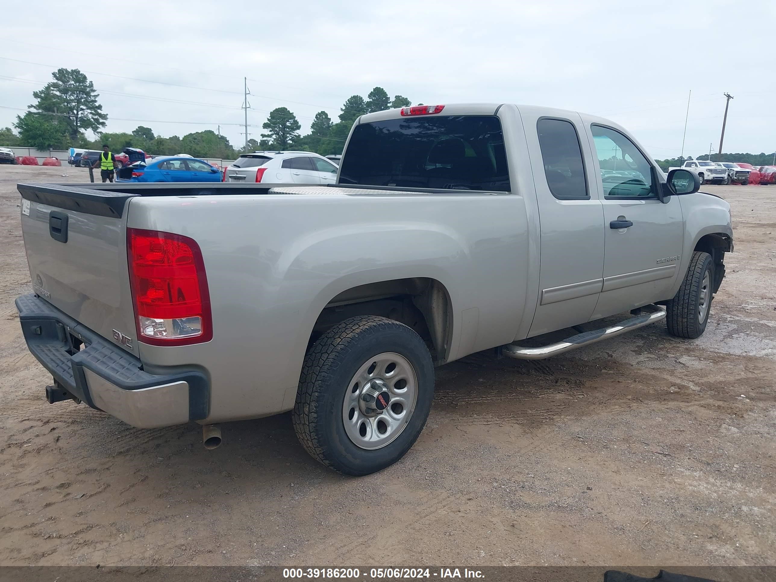 Photo 3 VIN: 1GTEC19JX9Z171779 - GMC SIERRA 