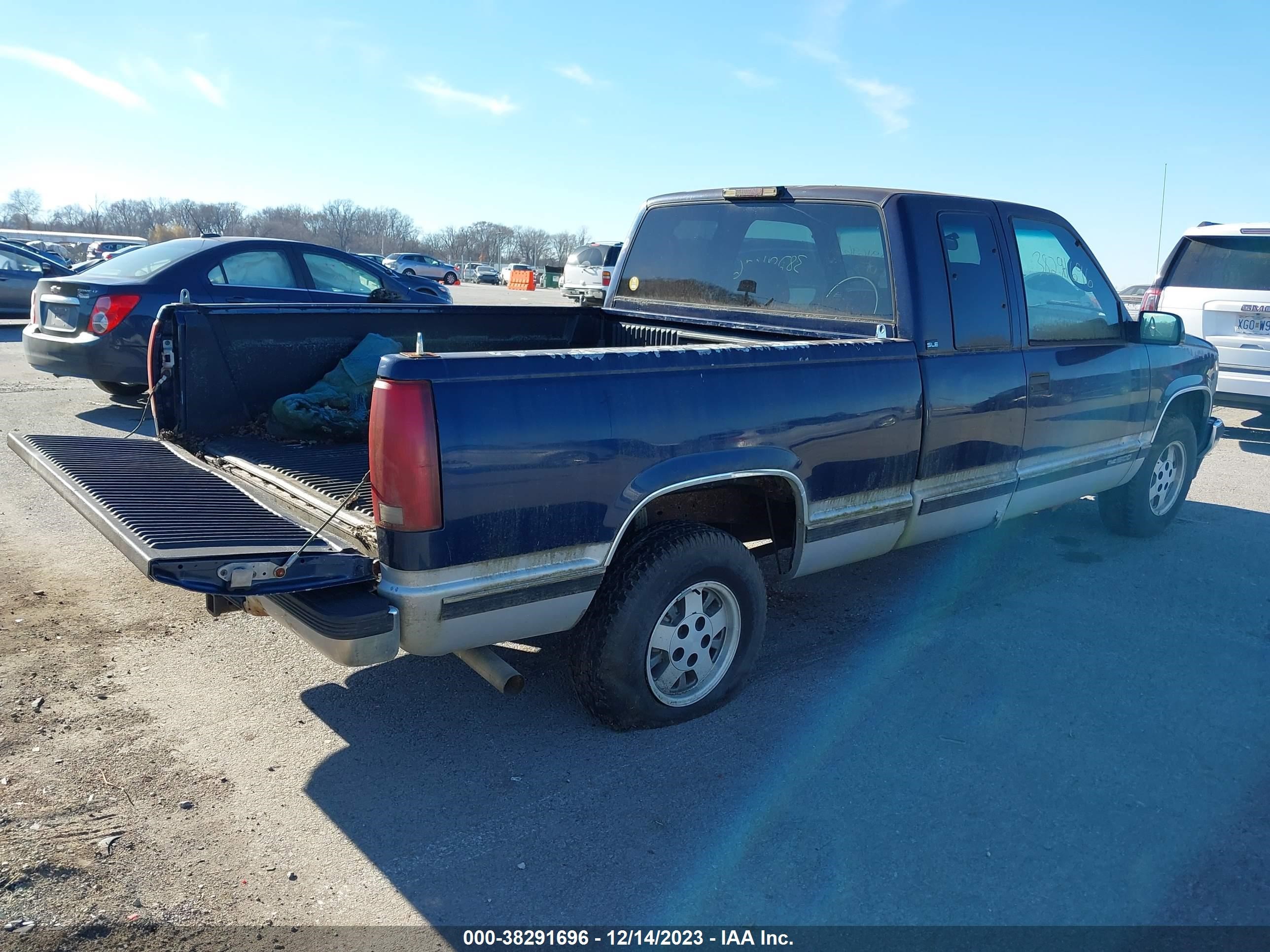 Photo 3 VIN: 1GTEC19K0SE526965 - GMC SIERRA 