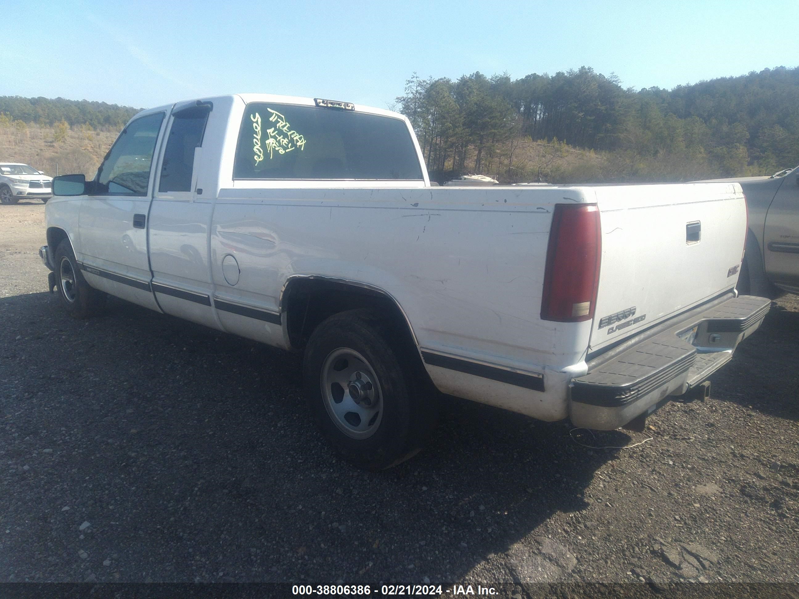 Photo 2 VIN: 1GTEC19M4XR507062 - GMC SIERRA 