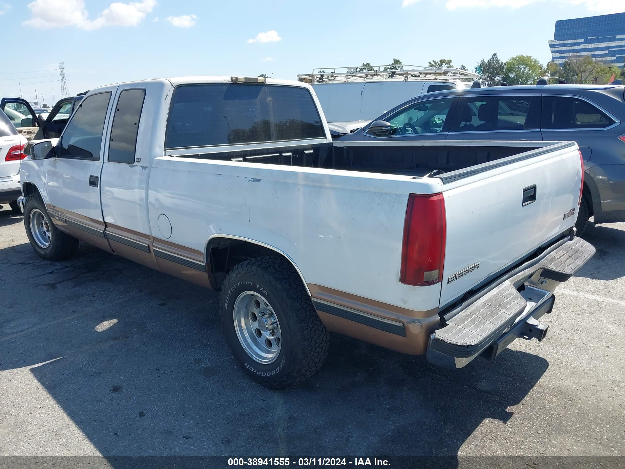 Photo 2 VIN: 1GTEC19R1WR514769 - GMC SIERRA 