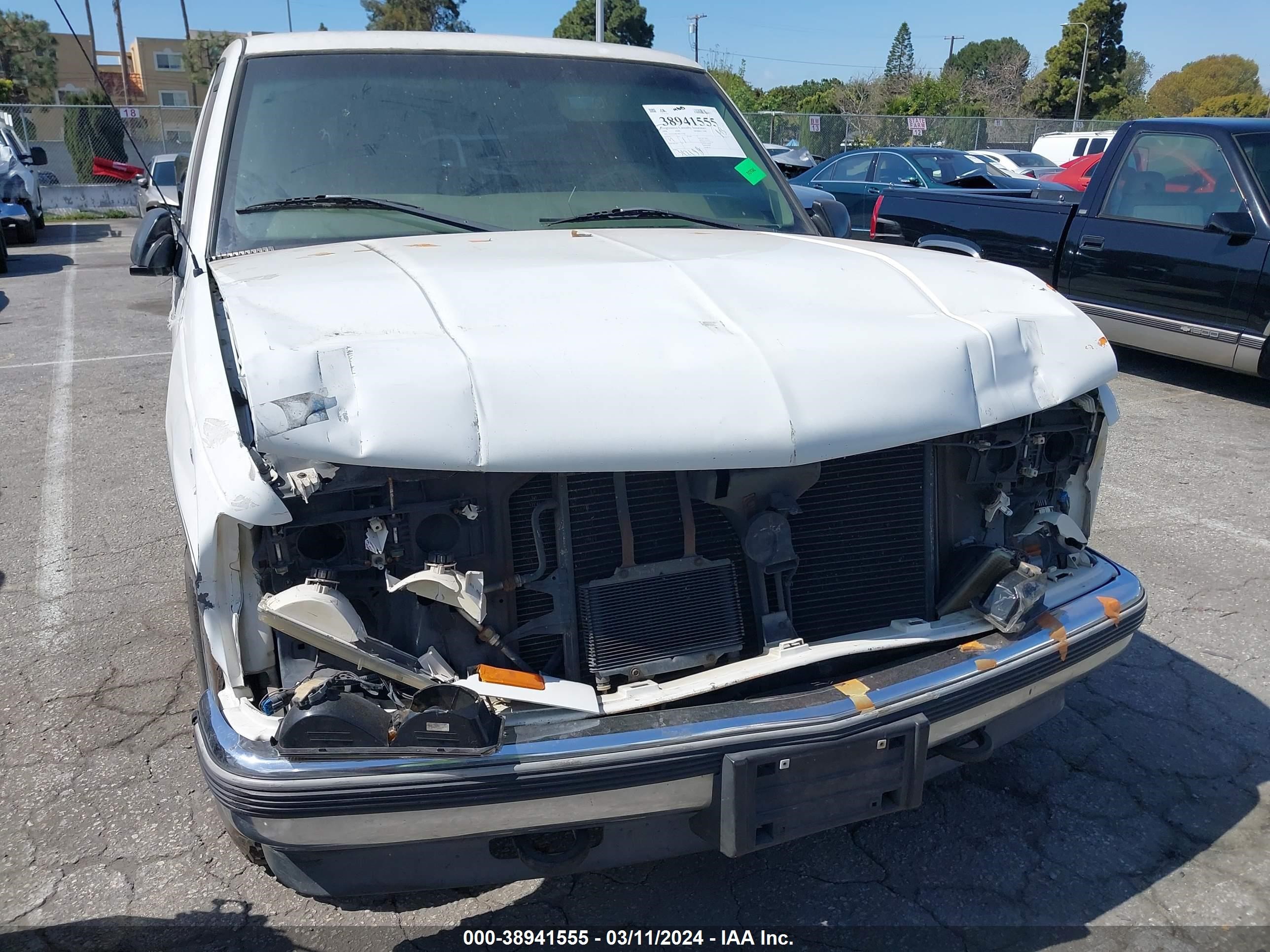 Photo 5 VIN: 1GTEC19R1WR514769 - GMC SIERRA 