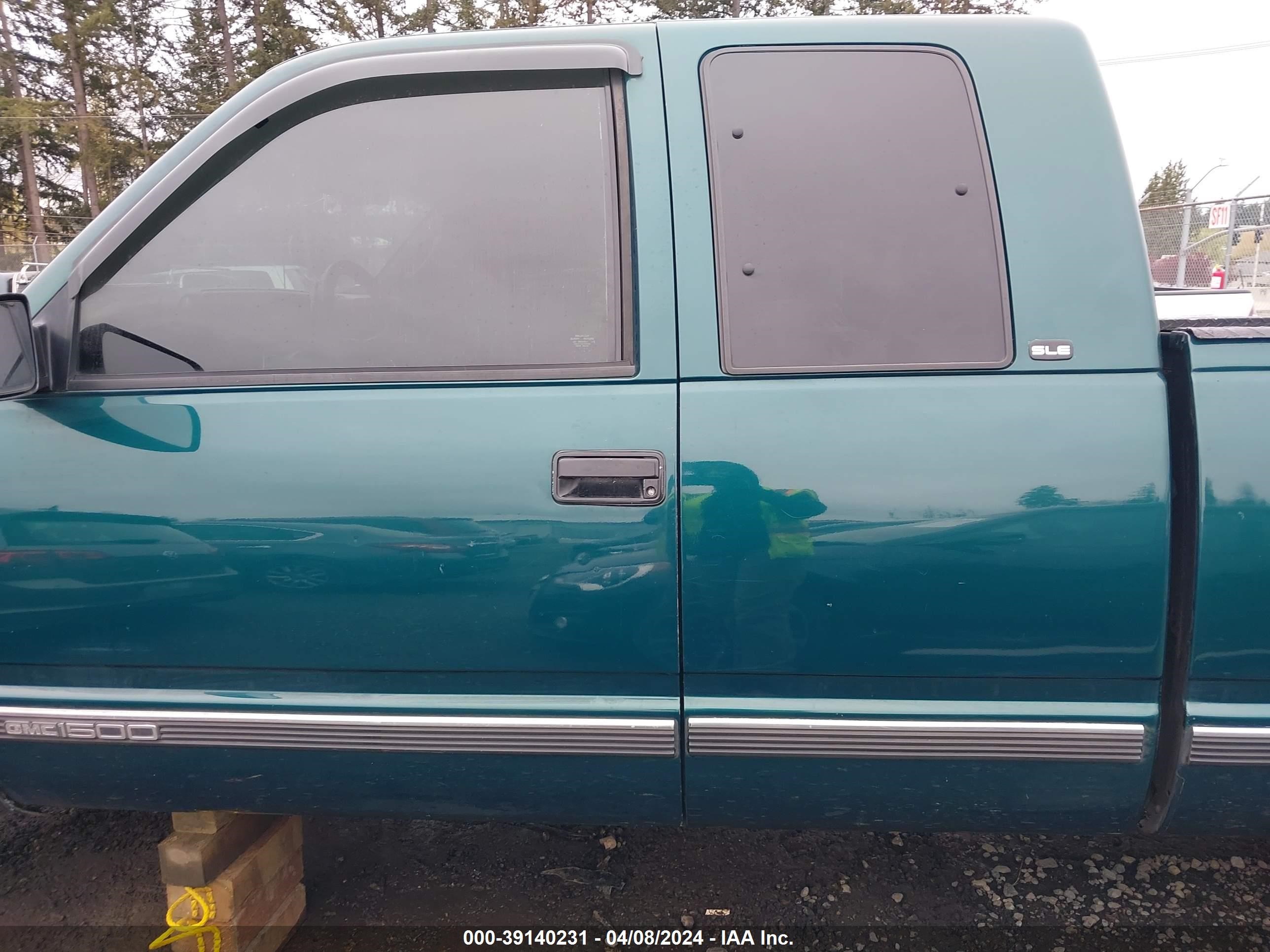 Photo 13 VIN: 1GTEC19R6WR517781 - GMC SIERRA 