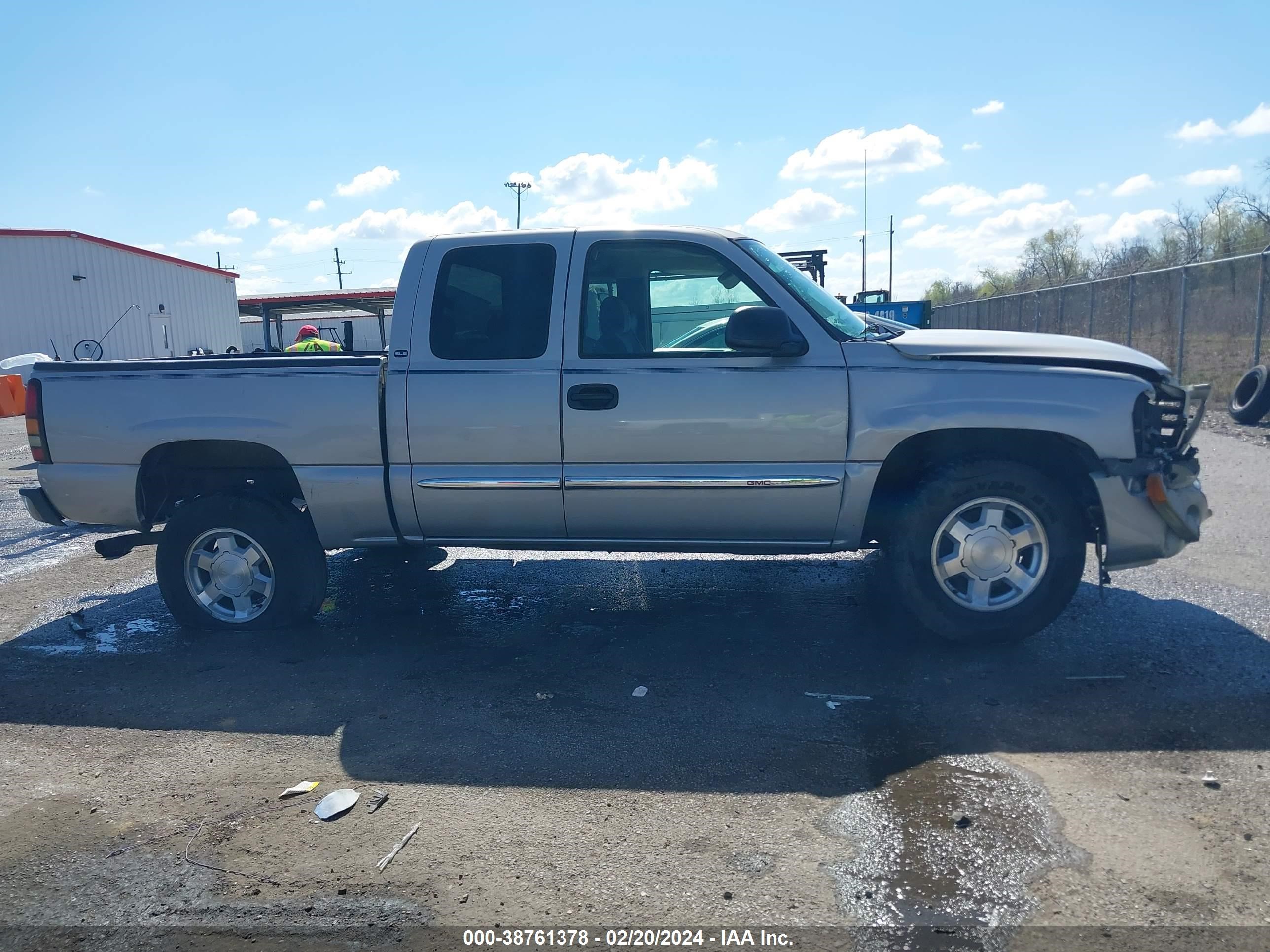 Photo 12 VIN: 1GTEC19T16Z138604 - GMC SIERRA 