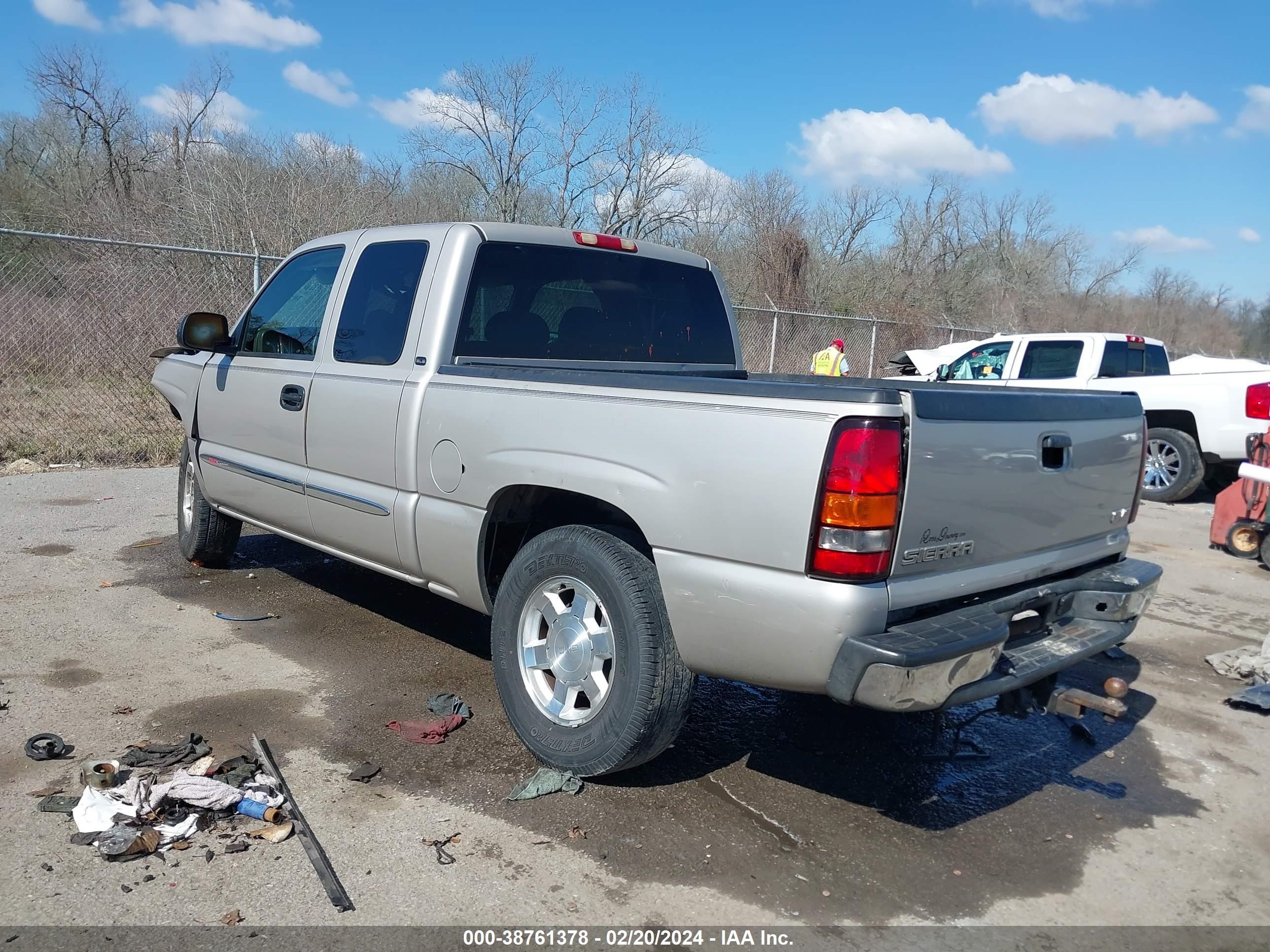 Photo 2 VIN: 1GTEC19T16Z138604 - GMC SIERRA 