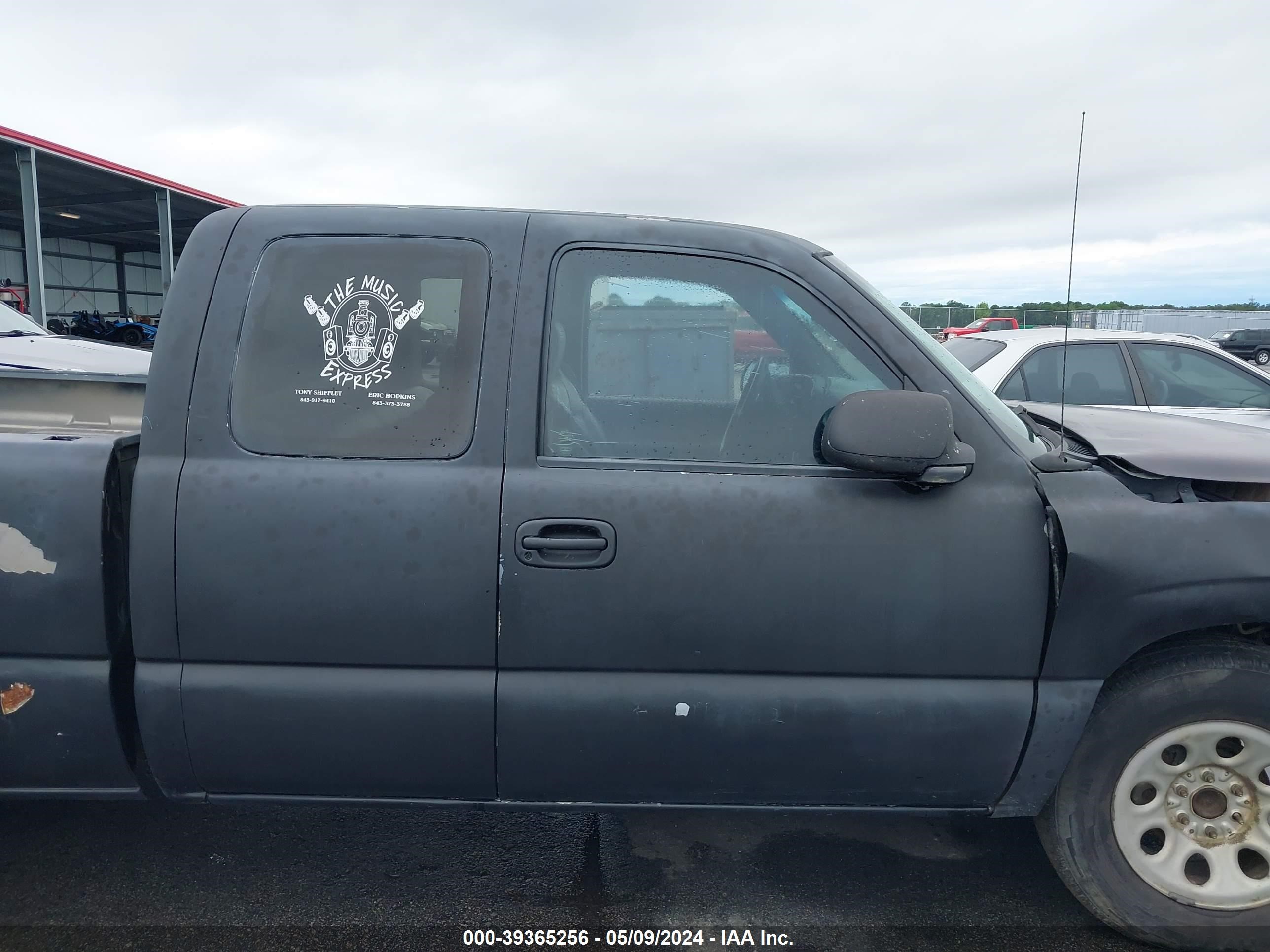 Photo 12 VIN: 1GTEC19T1YZ209318 - GMC SIERRA 