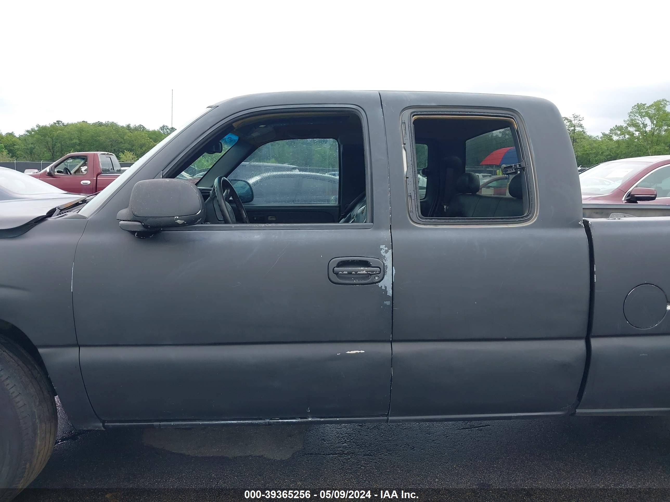 Photo 13 VIN: 1GTEC19T1YZ209318 - GMC SIERRA 