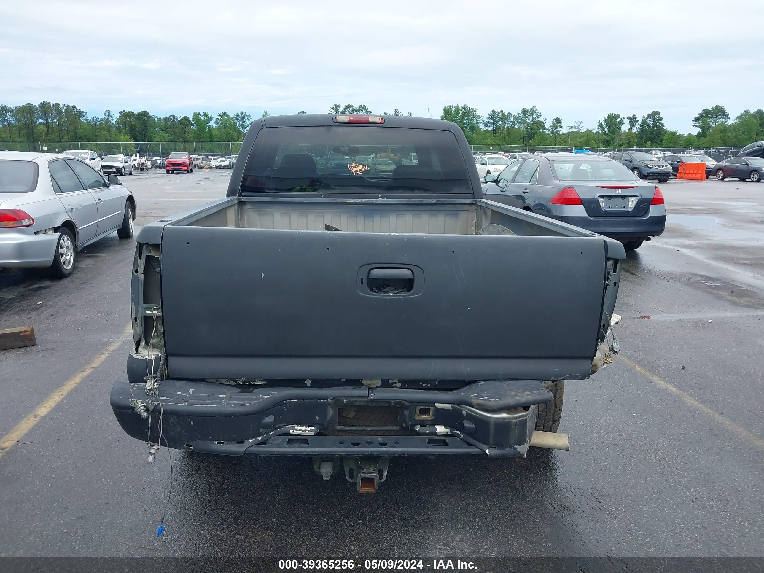 Photo 15 VIN: 1GTEC19T1YZ209318 - GMC SIERRA 