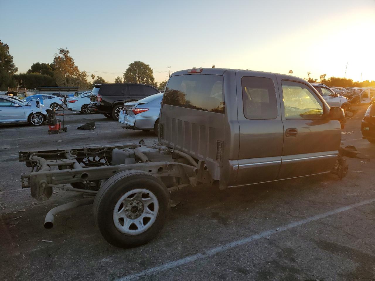 Photo 2 VIN: 1GTEC19T4YZ210091 - GMC SIERRA 