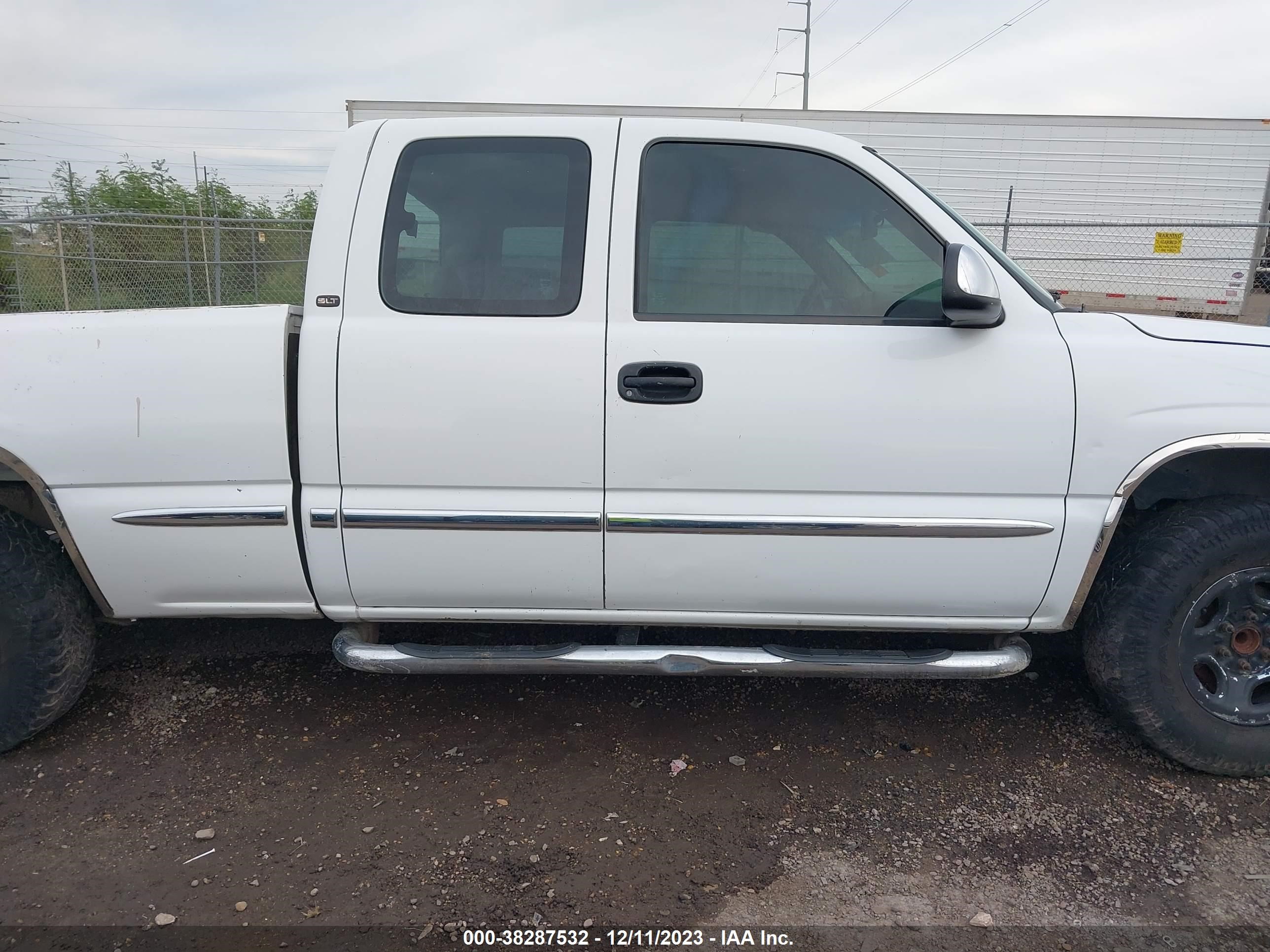 Photo 12 VIN: 1GTEC19T51Z169377 - GMC SIERRA 