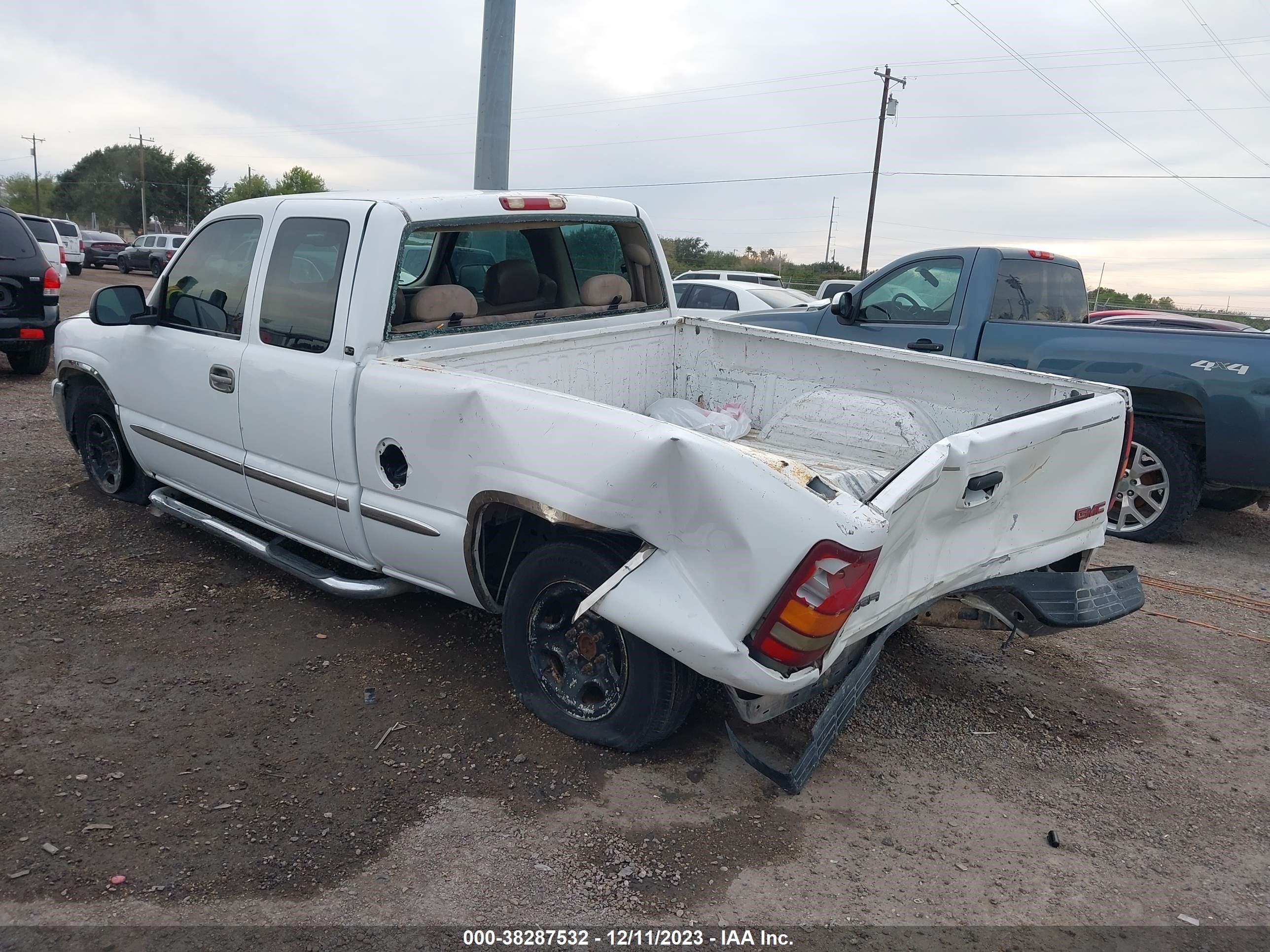 Photo 5 VIN: 1GTEC19T51Z169377 - GMC SIERRA 